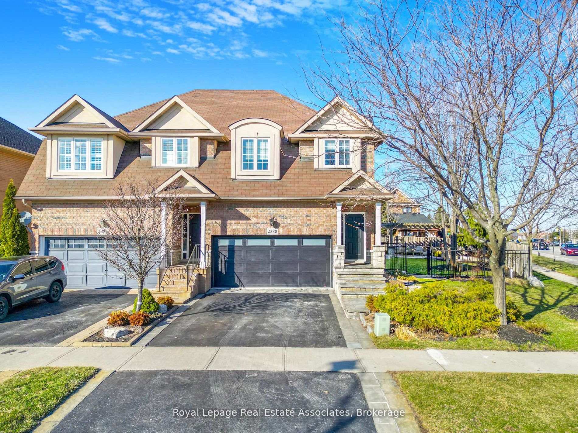 2388 Stone Glen Crescent