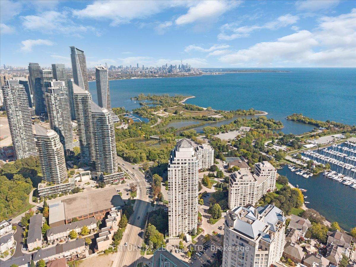 2269 Lake shore Boulevard W