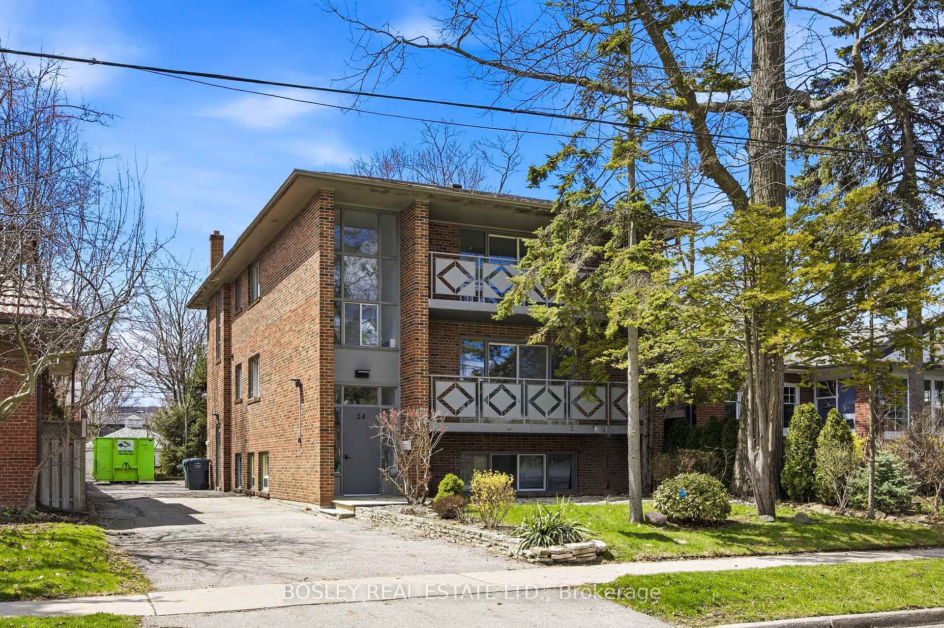 24 Oakwood Avenue N