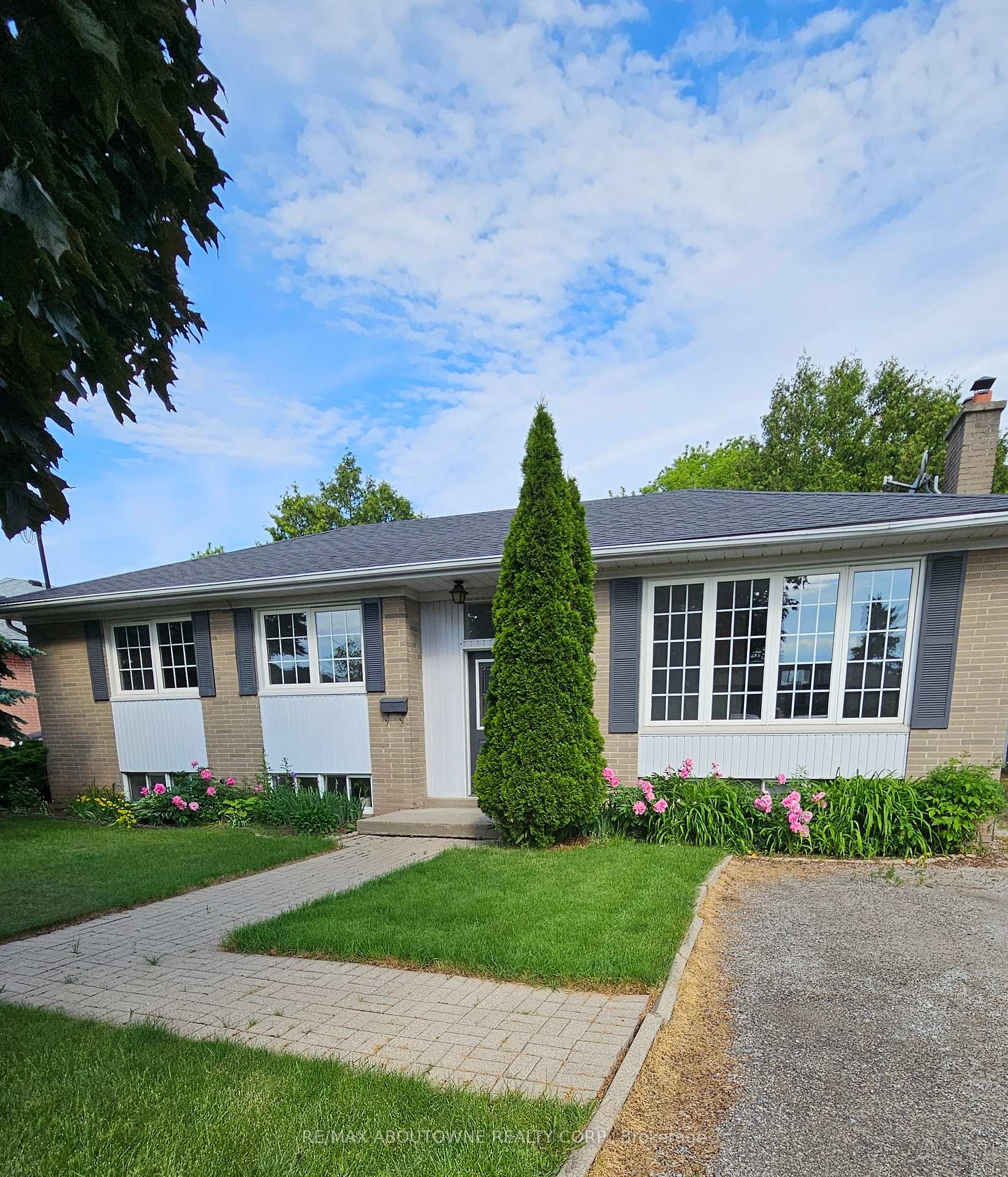 1377 Selkirk Avenue