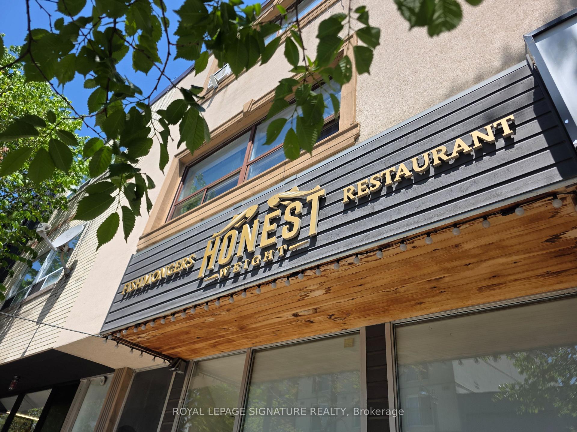 2766 Dundas Street W