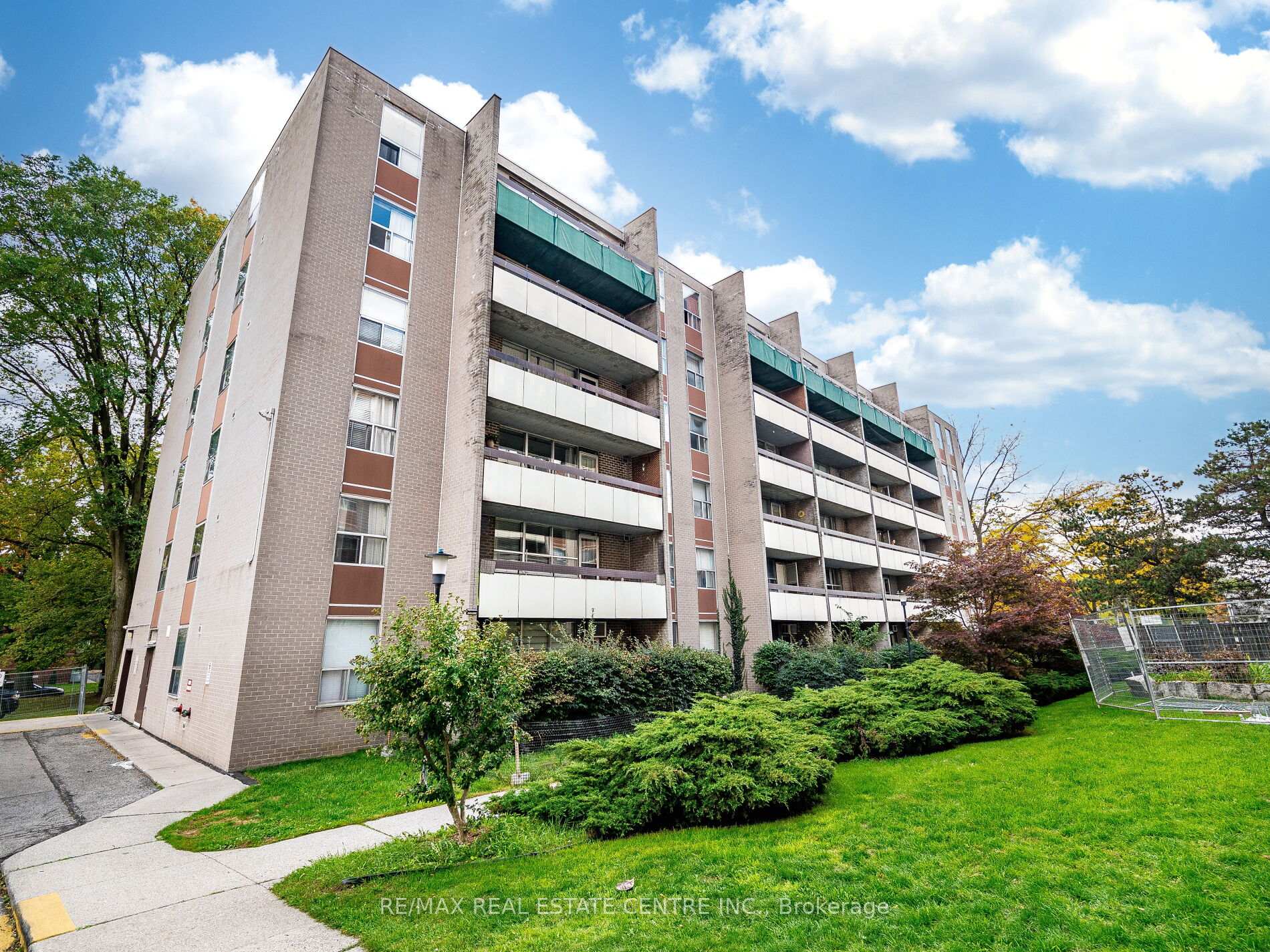 3625 Lake Shore Boulevard W