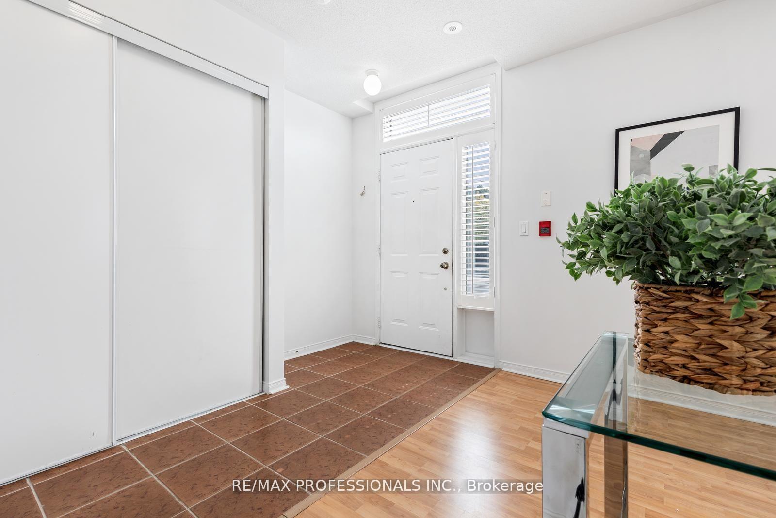 3400 Lake Shore Boulevard W