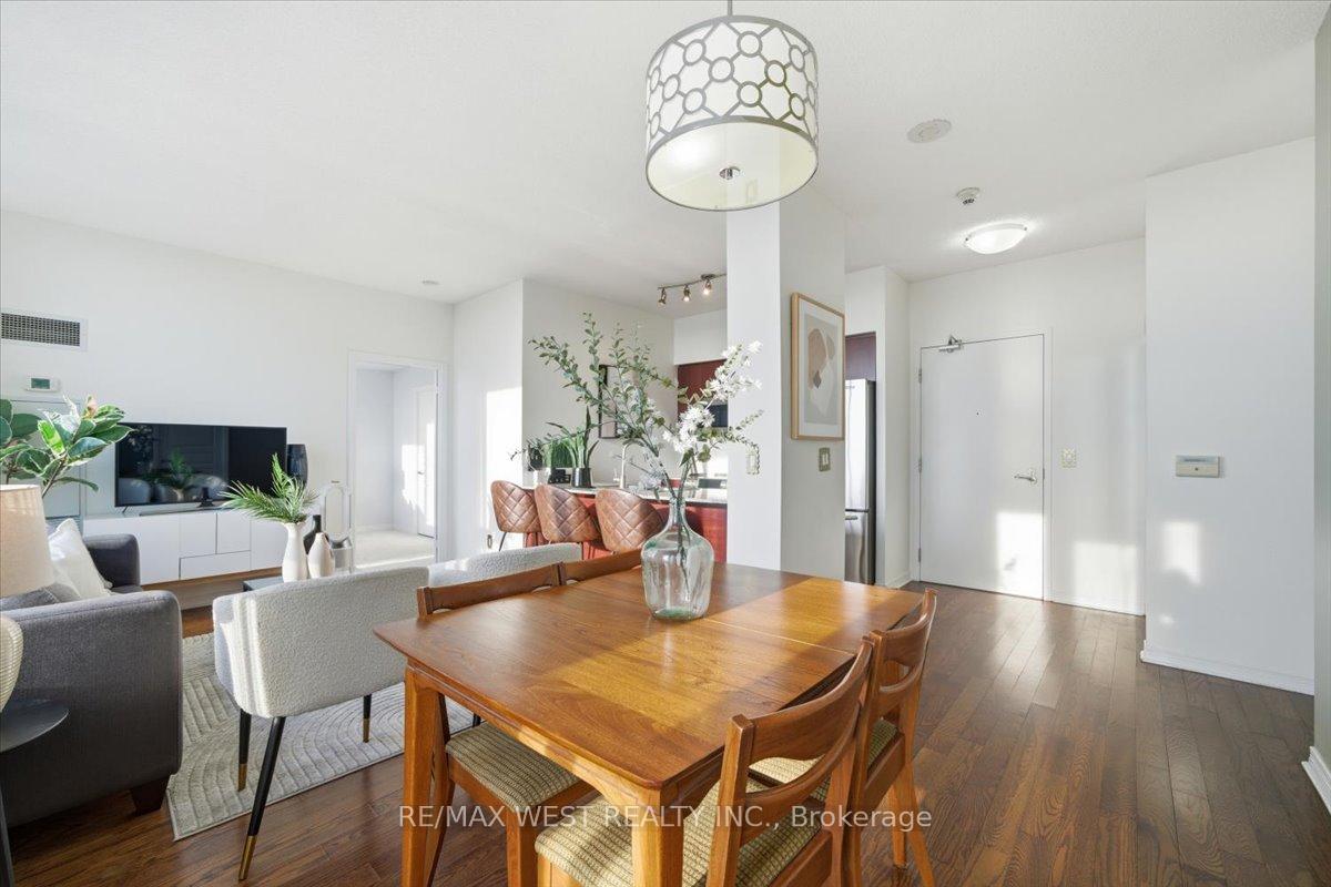 2240 Lake Shore Boulevard W