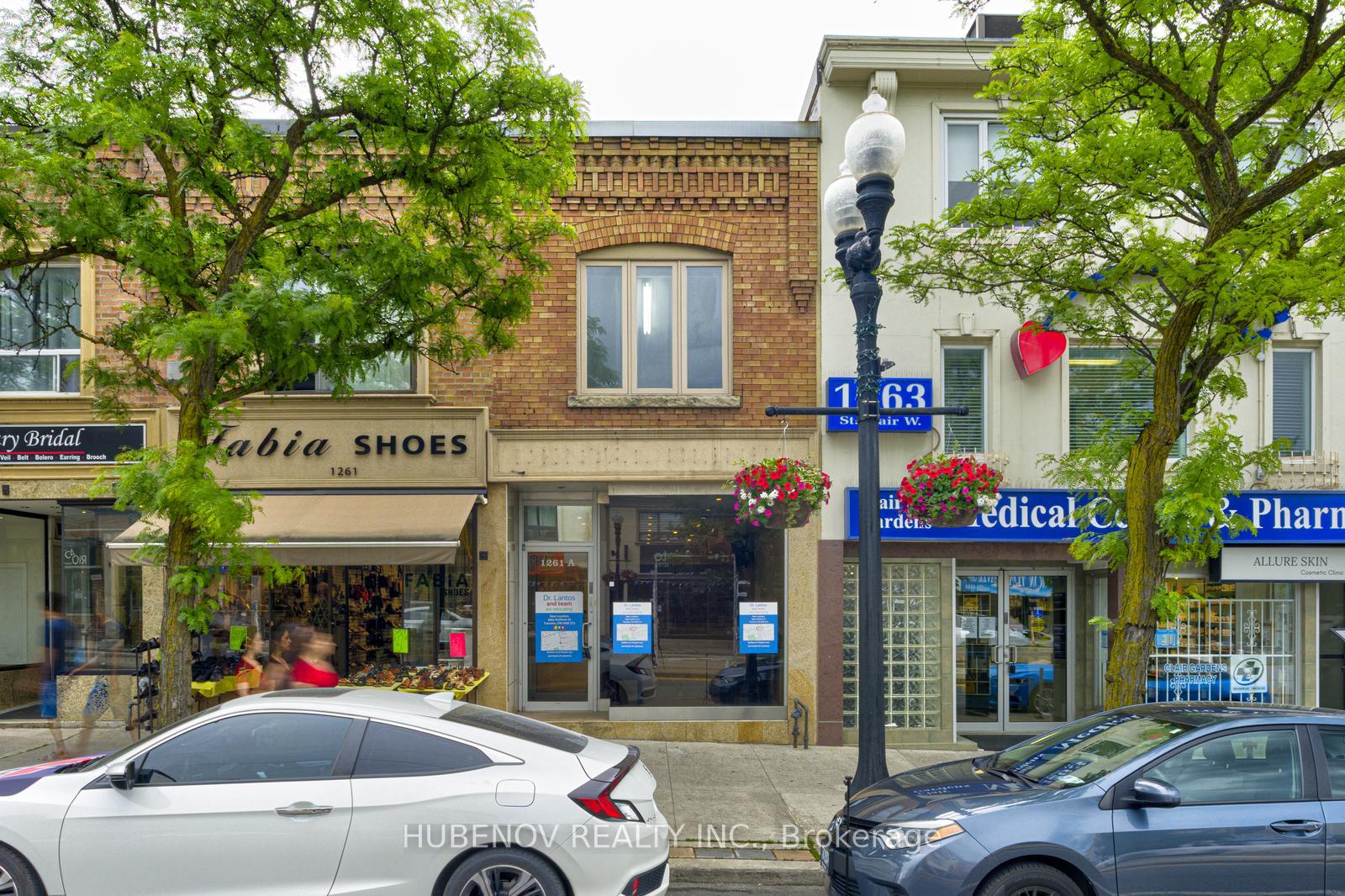 1261 St.Clair Avenue W