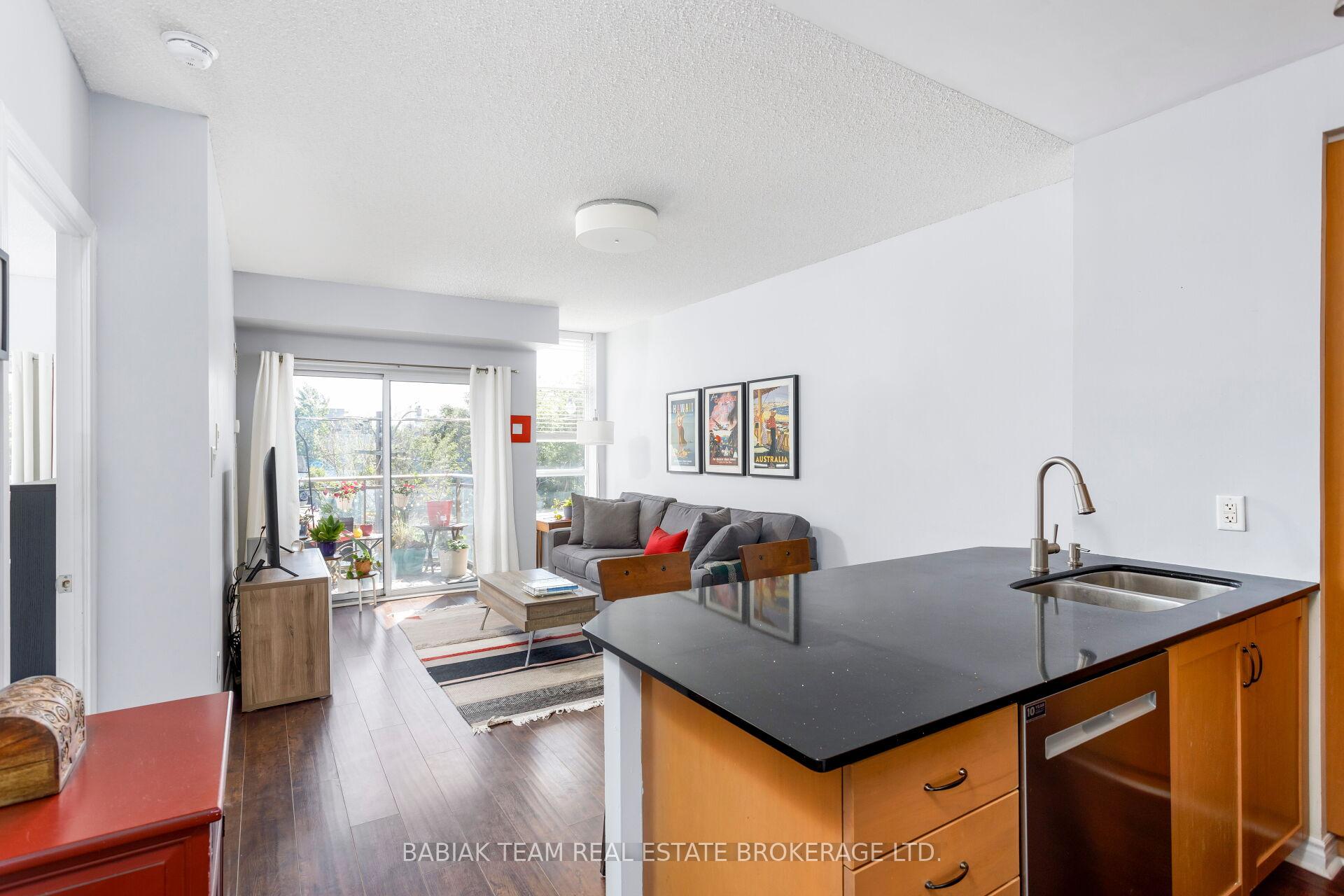 2495 Dundas Street West Street