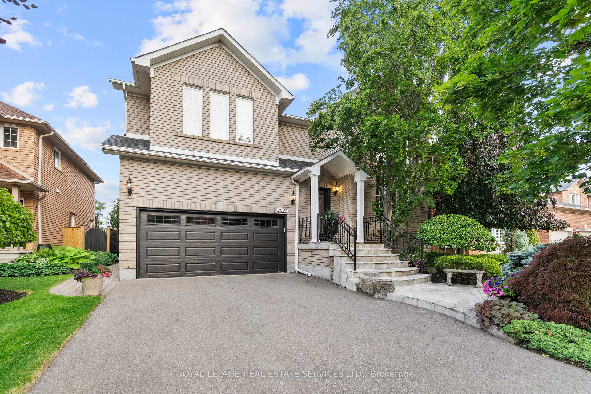 2045 Rosemount Crescent