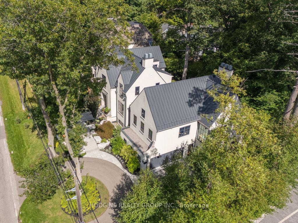 238 Mineola Road W