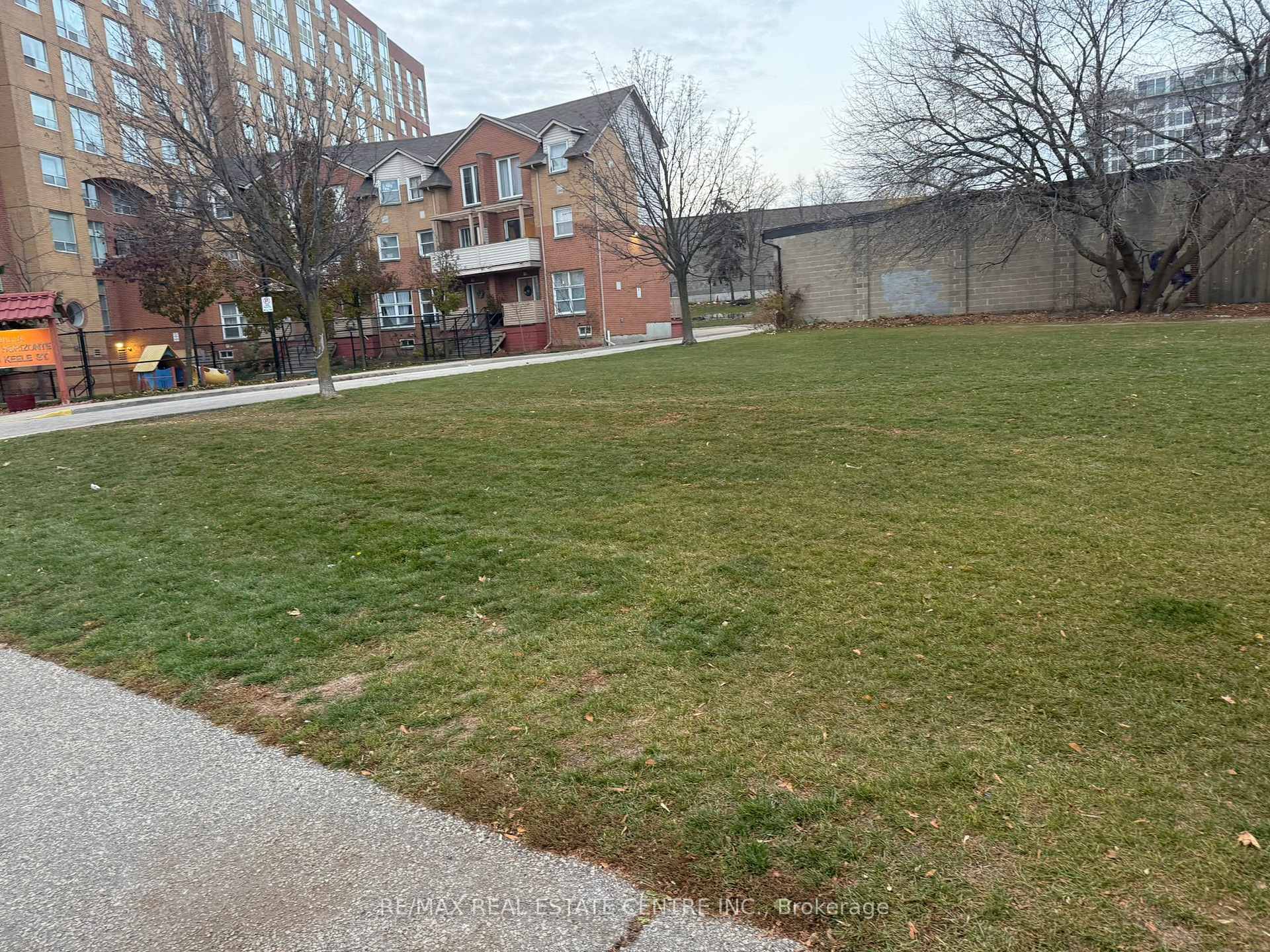 W/S keele st N/A