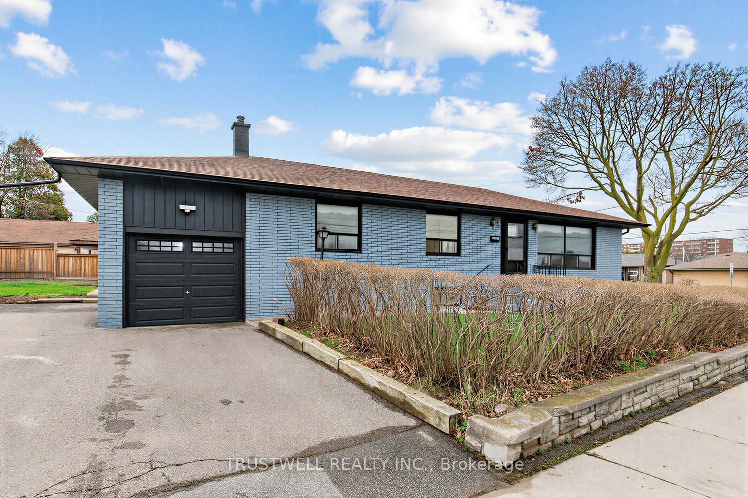 2 Del Ria Drive