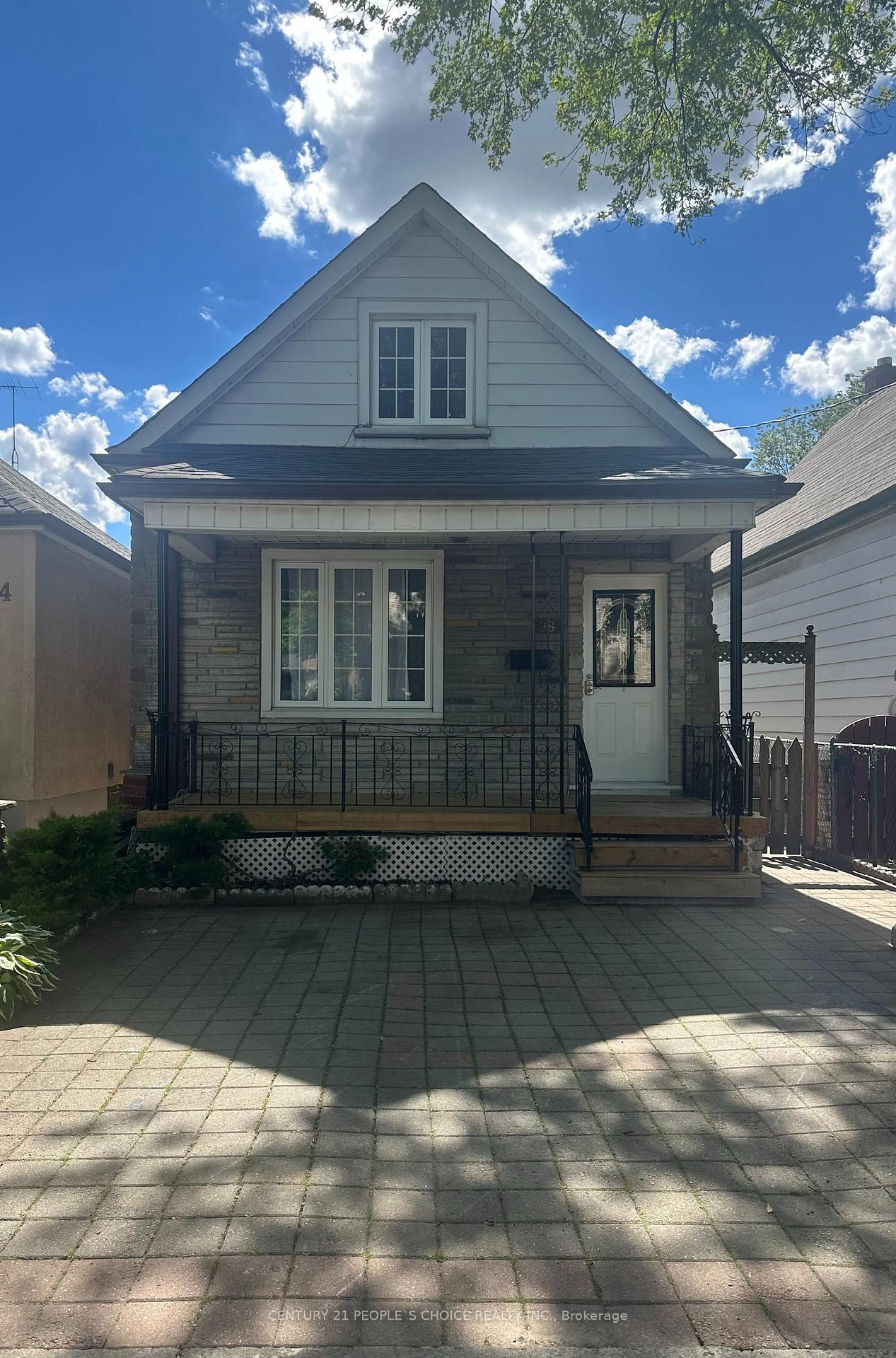 98 Chambers Avenue