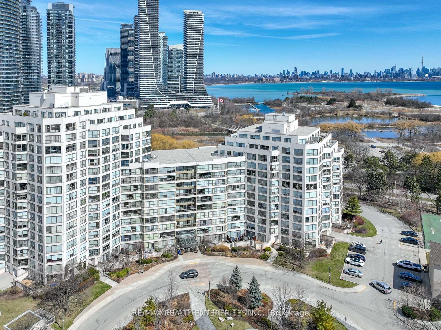 2261 Lake Shore Boulevard W