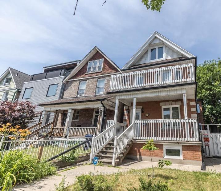 3208 Dundas Street W