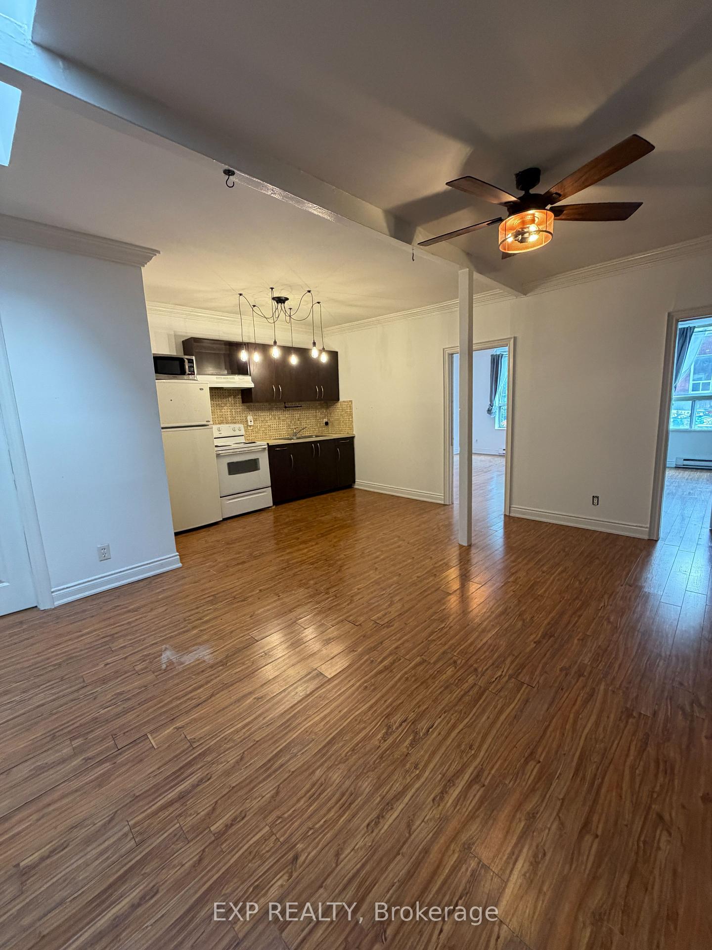 2878 Dundas Street W