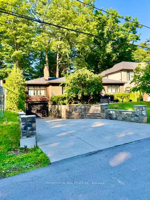89 Holyrood Avenue