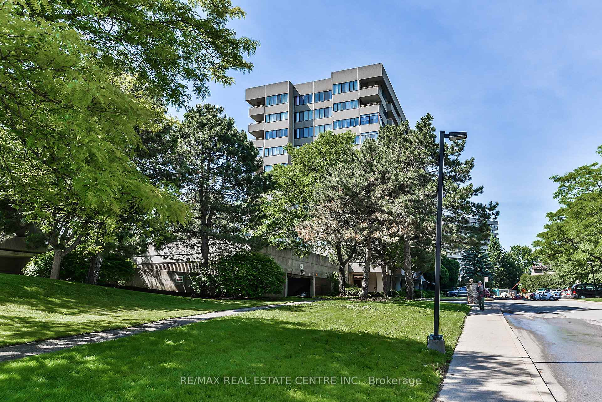 1320 Mississauga Valley Boulevard