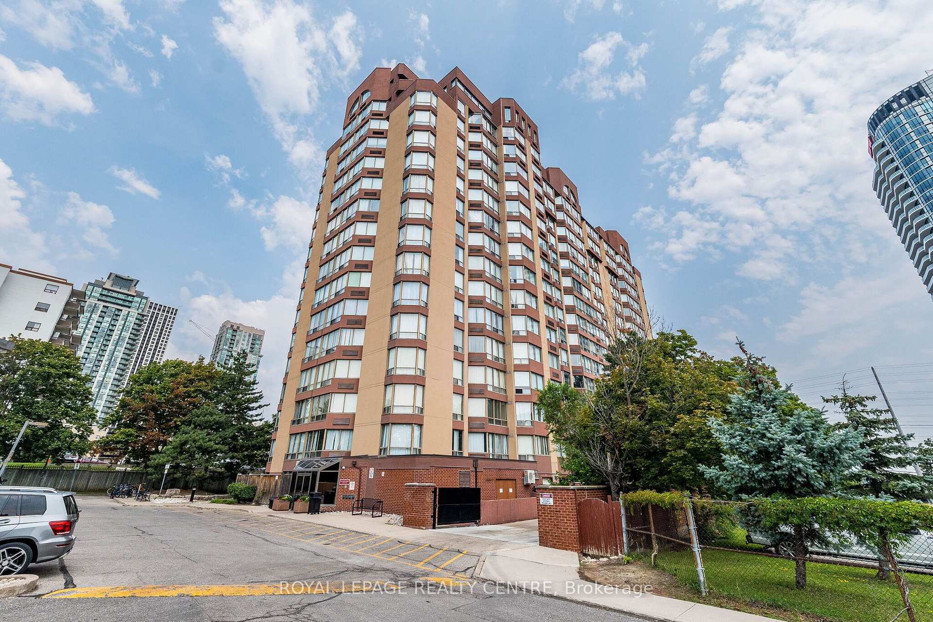 25 Fairview Road W