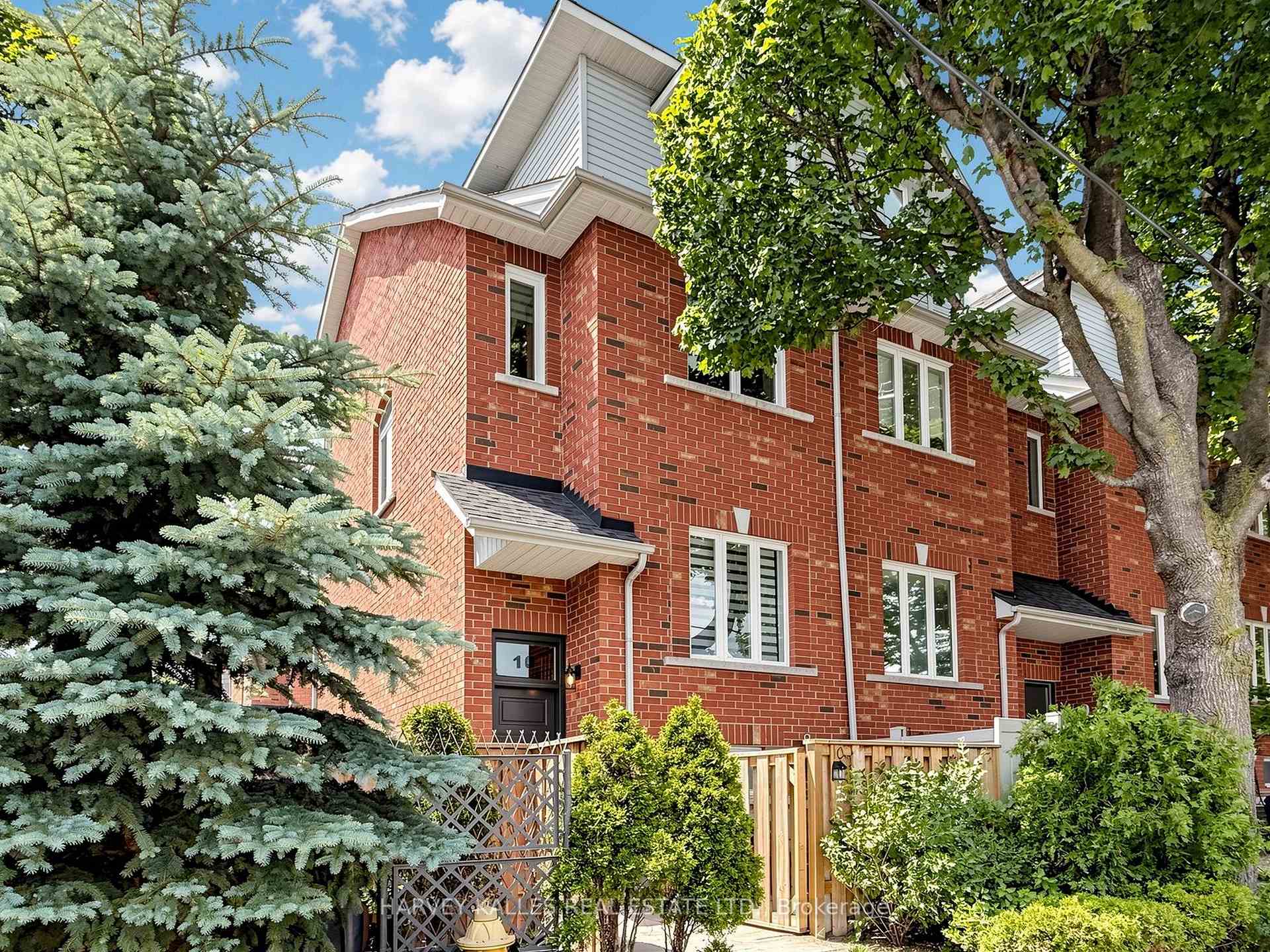10 Lightbourn Avenue