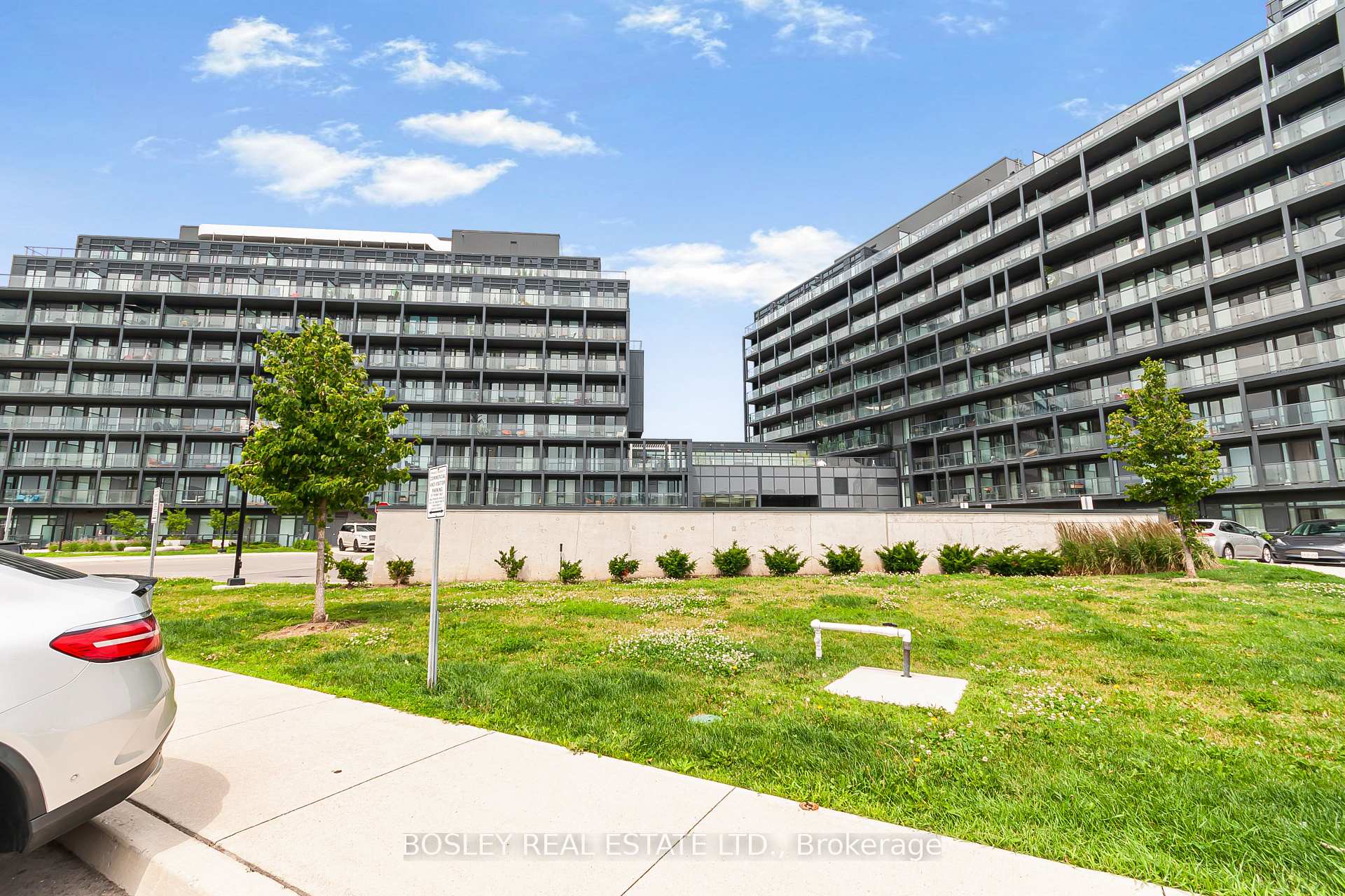 3200 Dakota Common