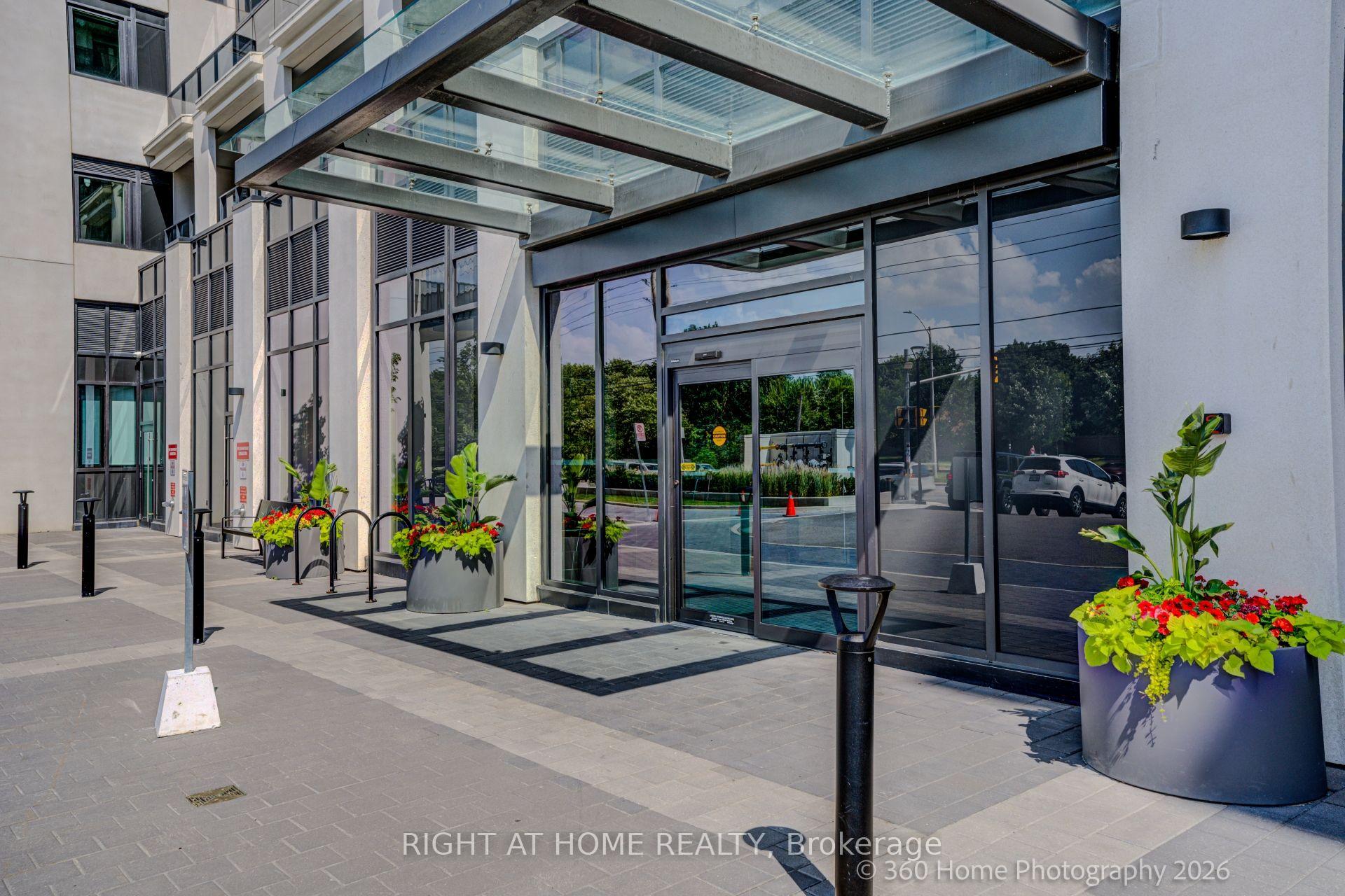 202 Burnhamthorpe Road E