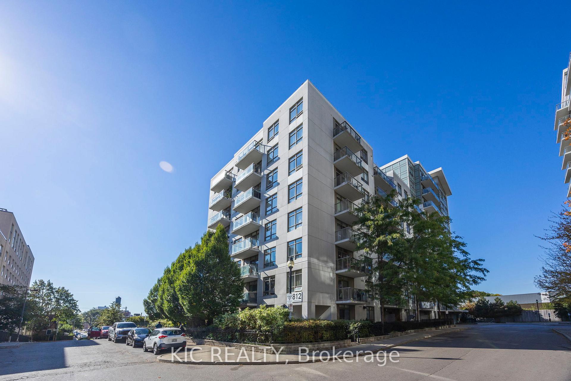 812 Lansdowne Avenue
