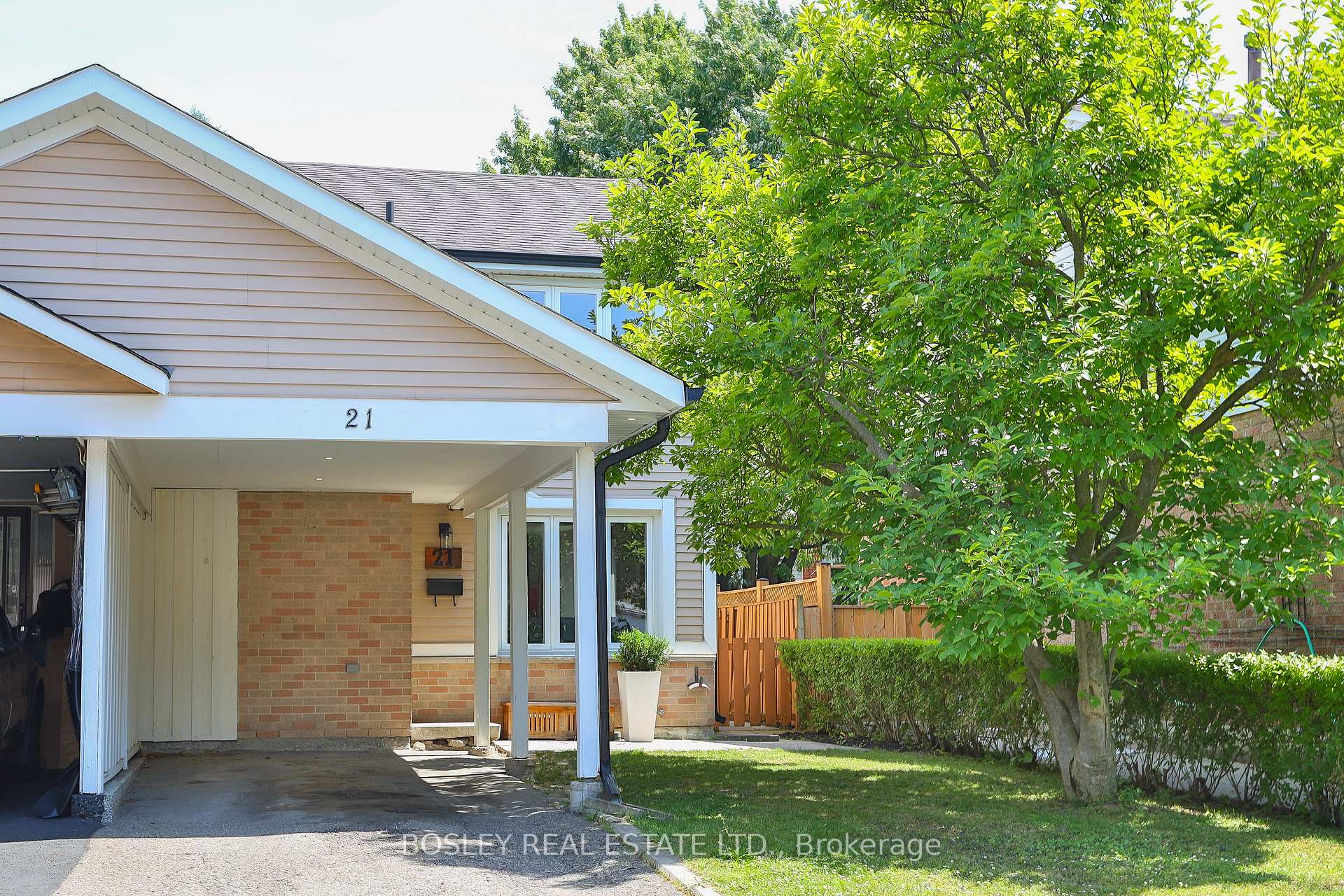 21 Courtleigh Square