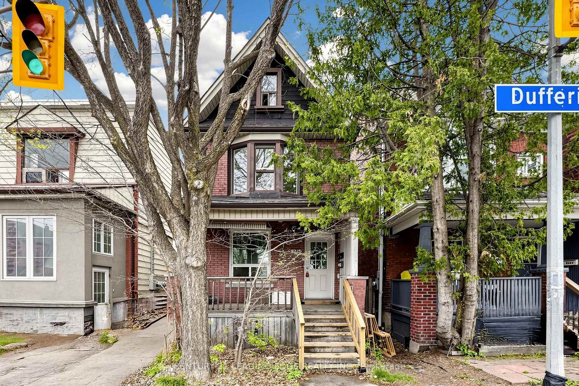 1132 DUFFERIN Street