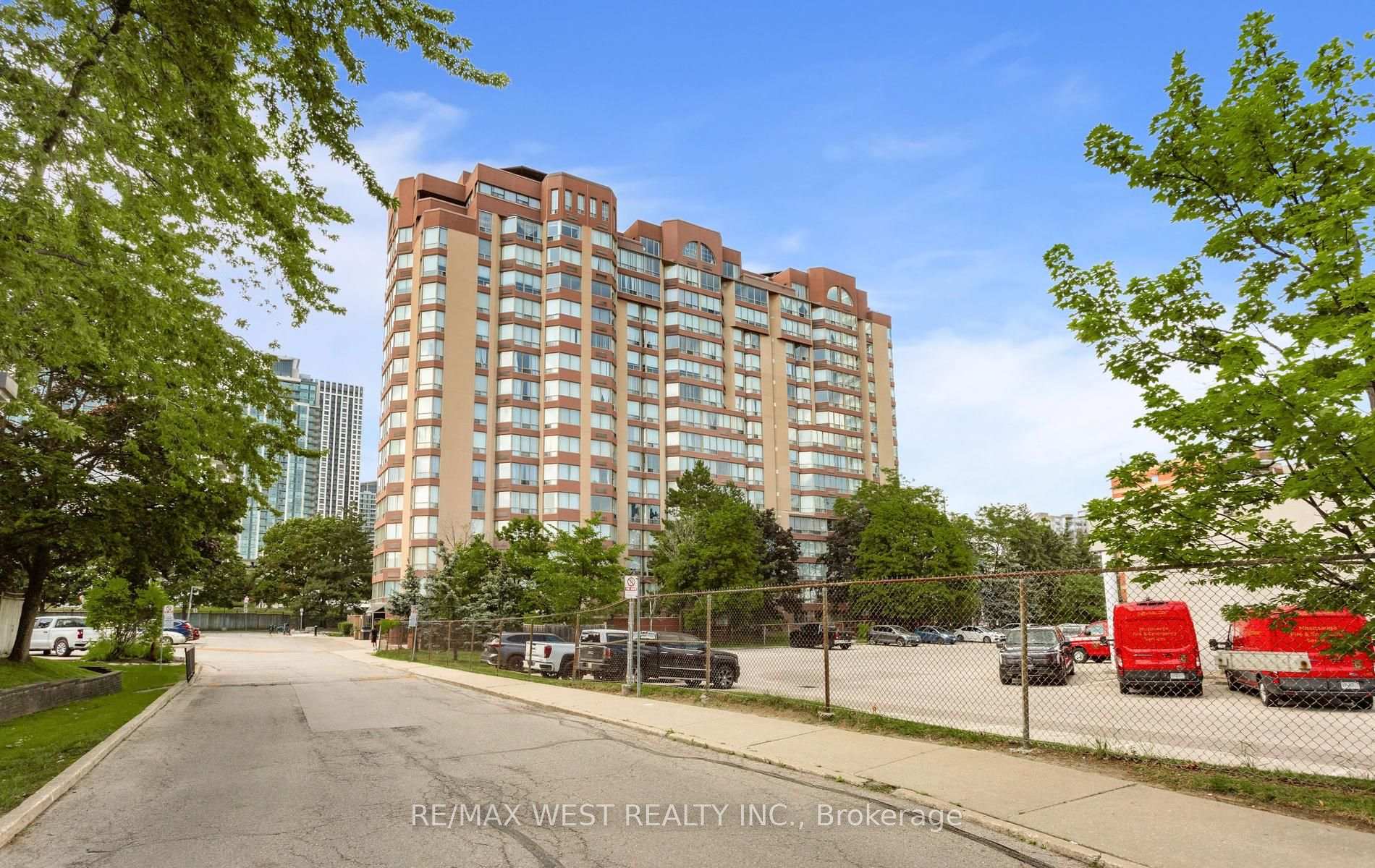25 Fairview Road W