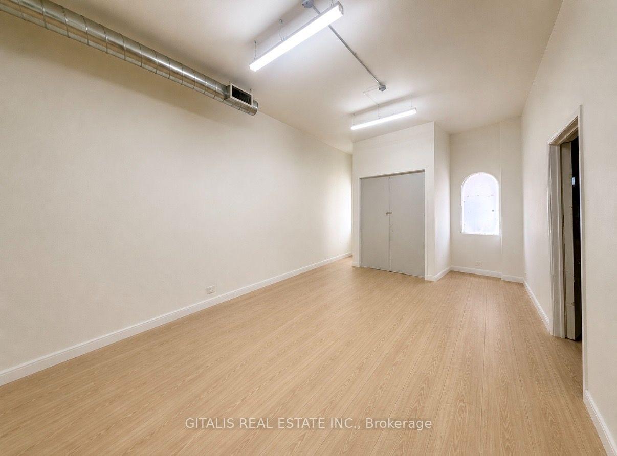 3339 Dundas Street W