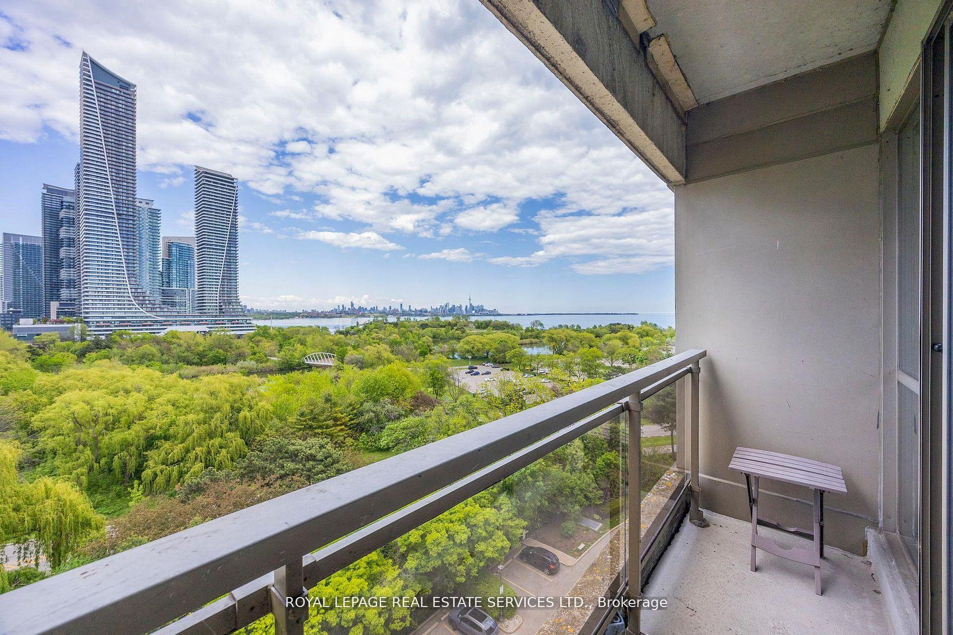 2261 Lake Shore Boulevard W