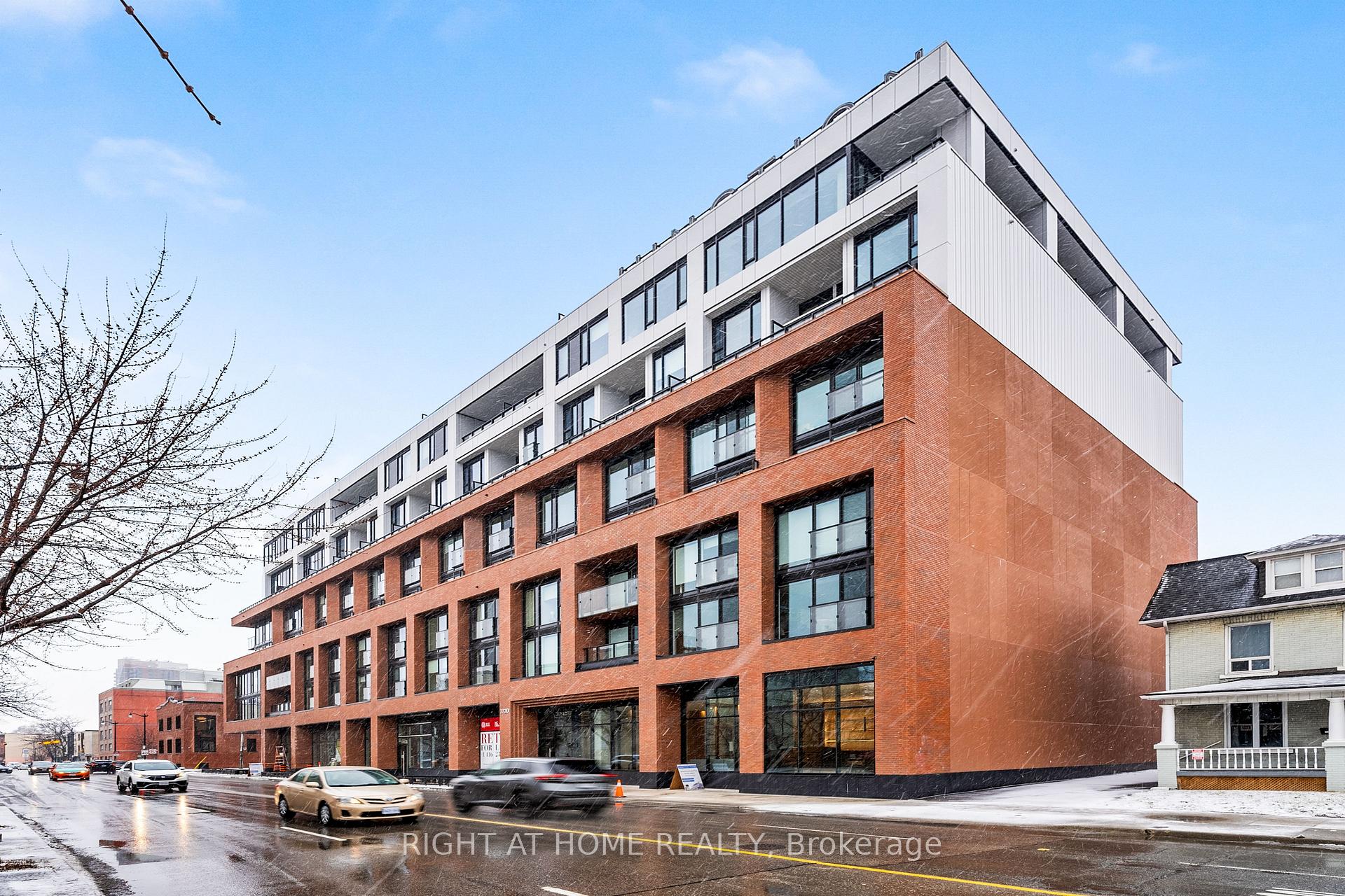 2720 Dundas Street