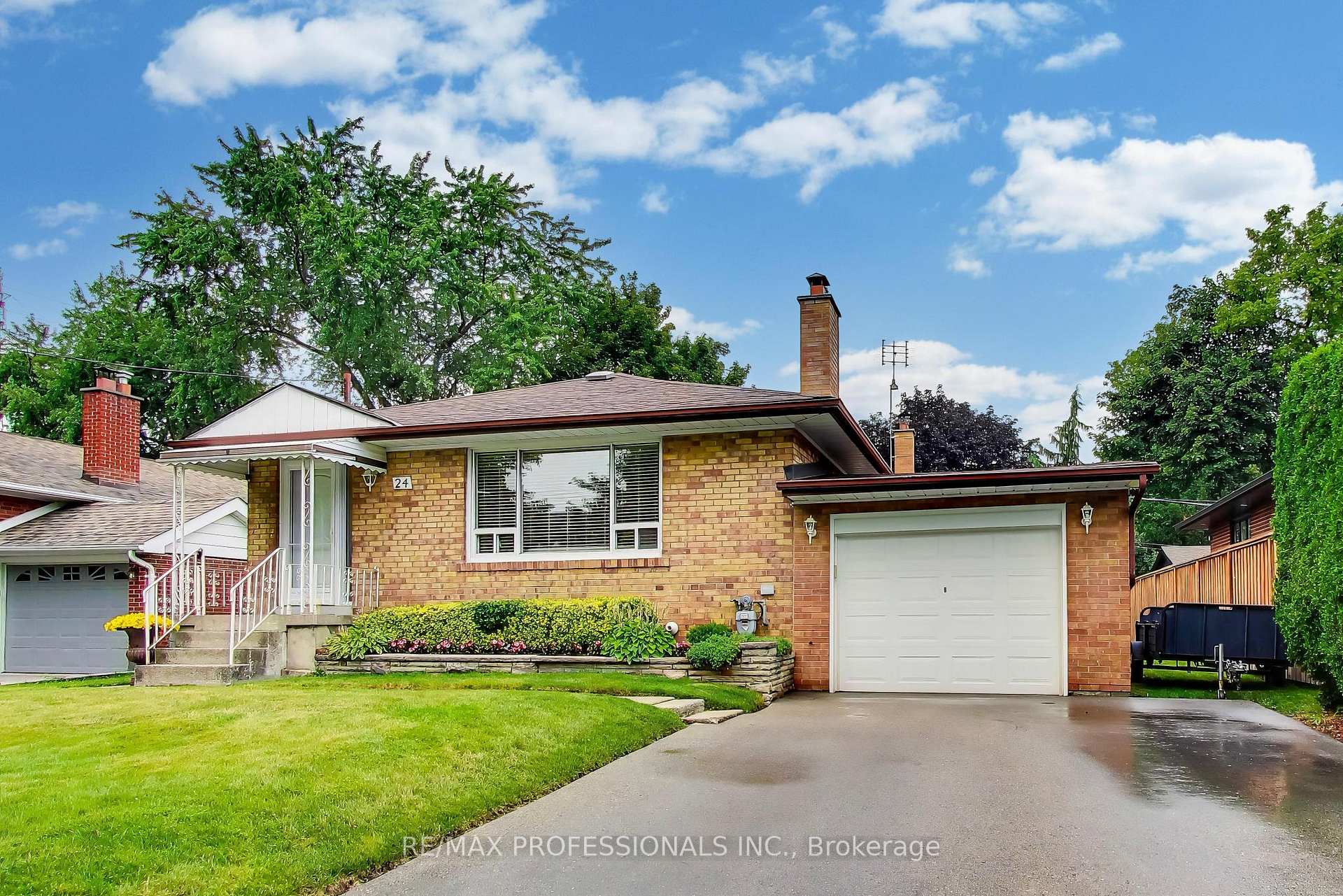 24 Beaverbrook Avenue
