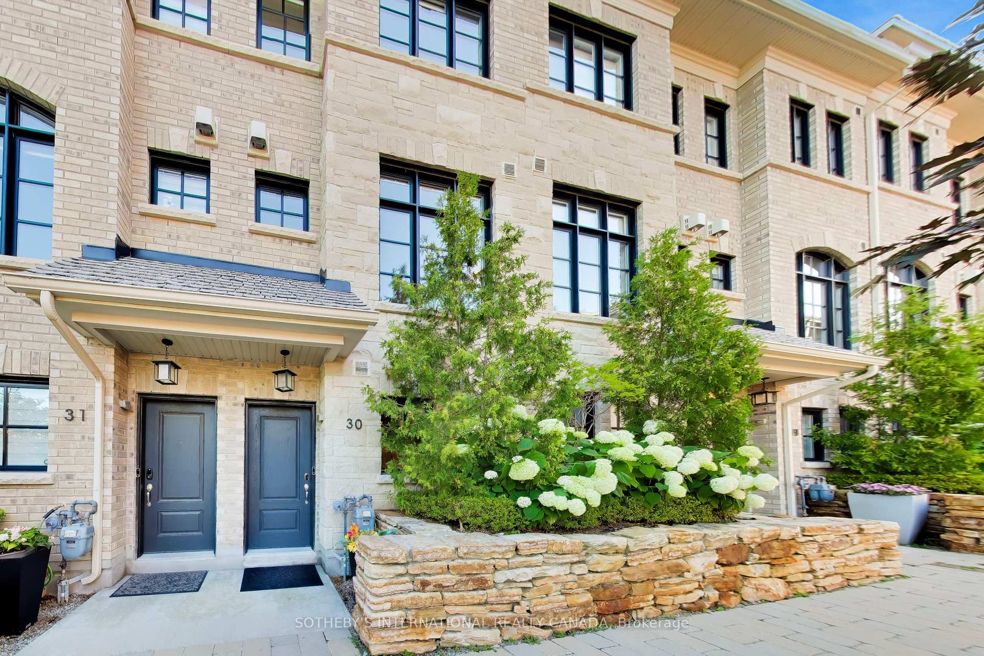80 Daisy Avenue