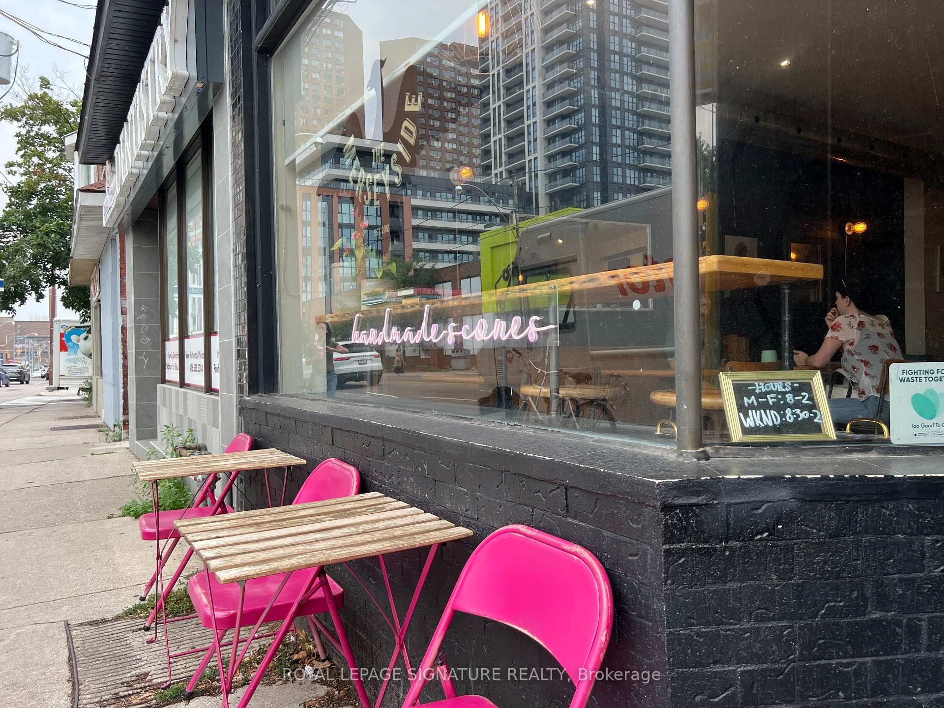 2413 Dundas Street W