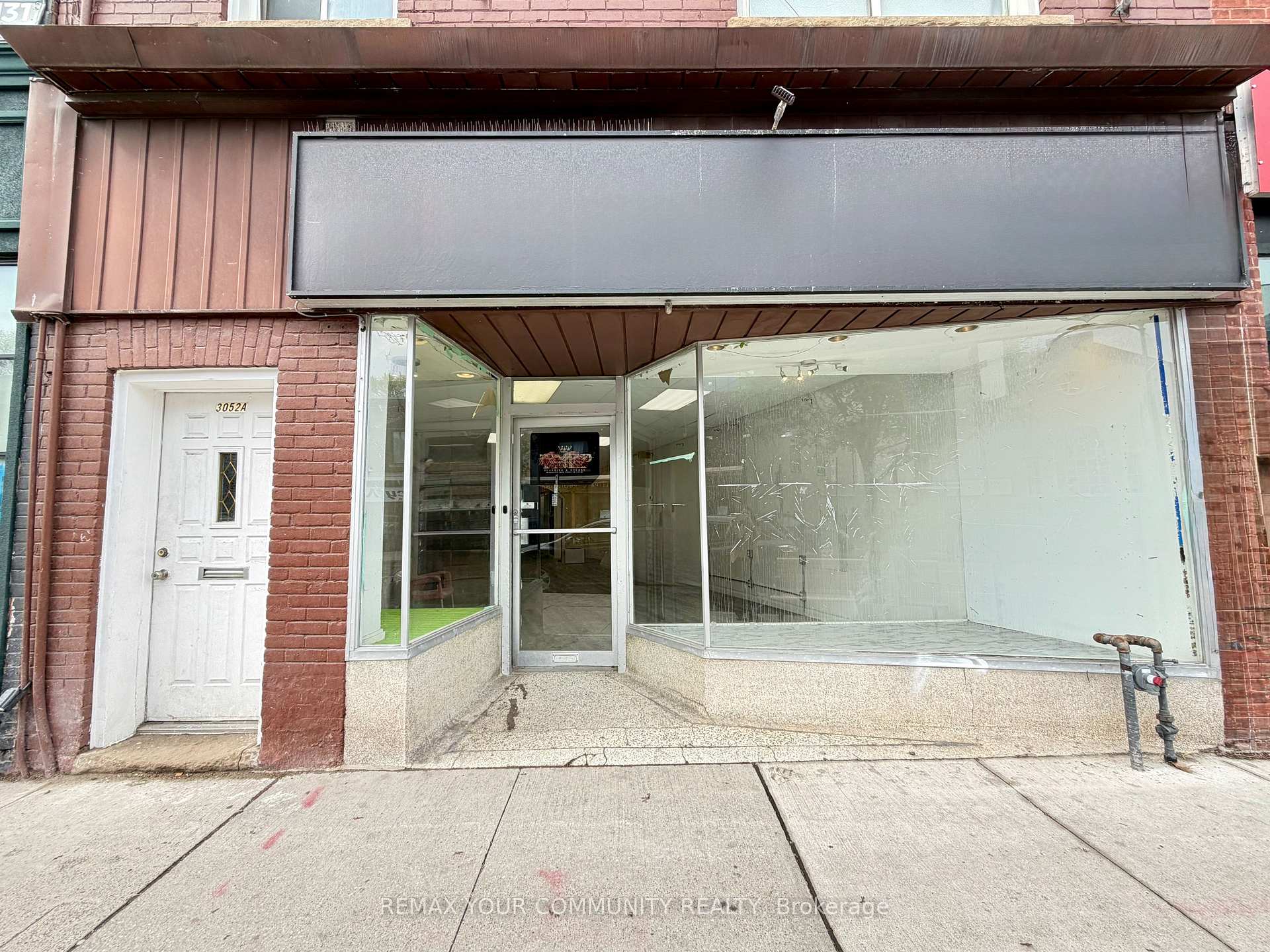 3052 Dundas Street W