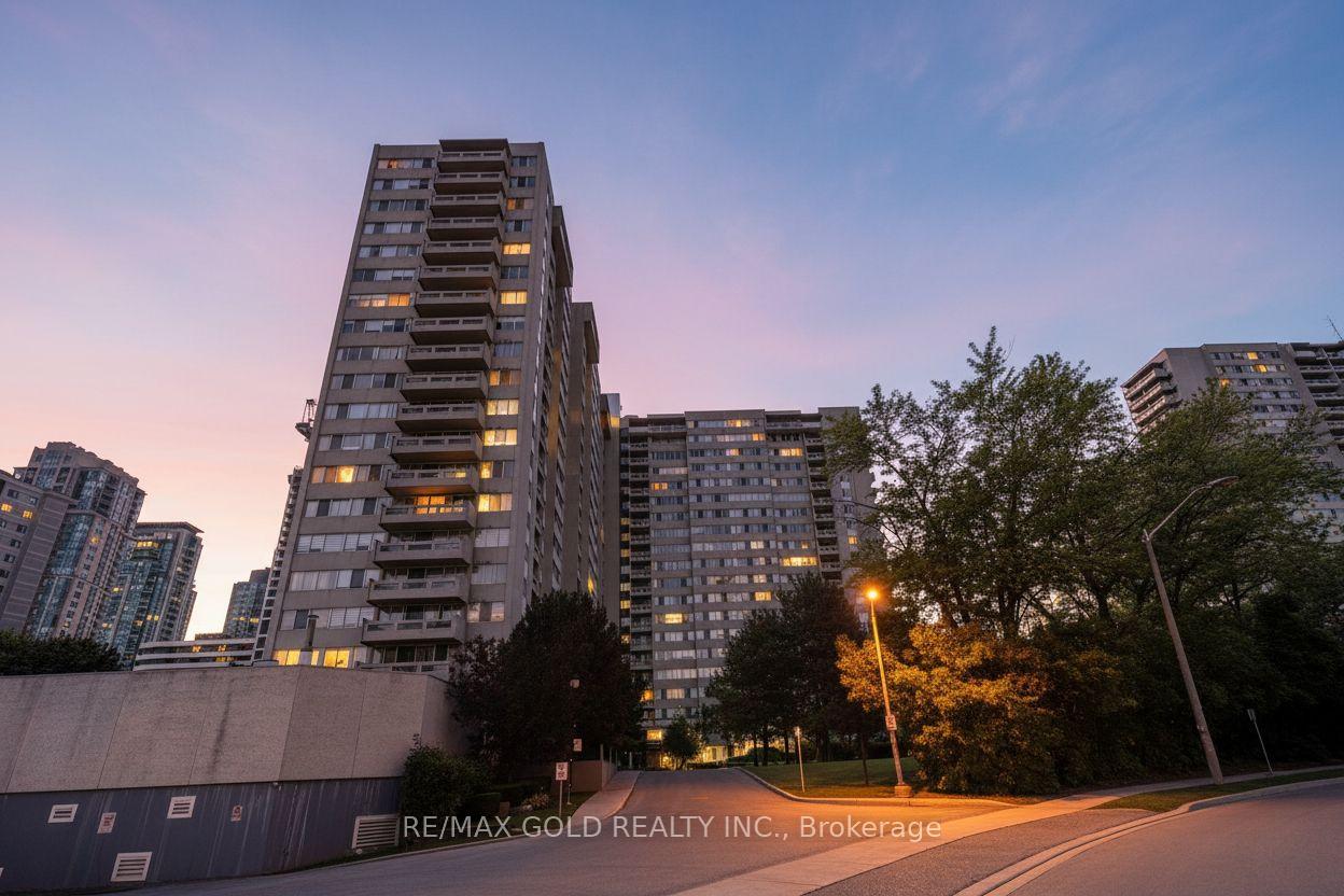 3590 Kaneff Crescent
