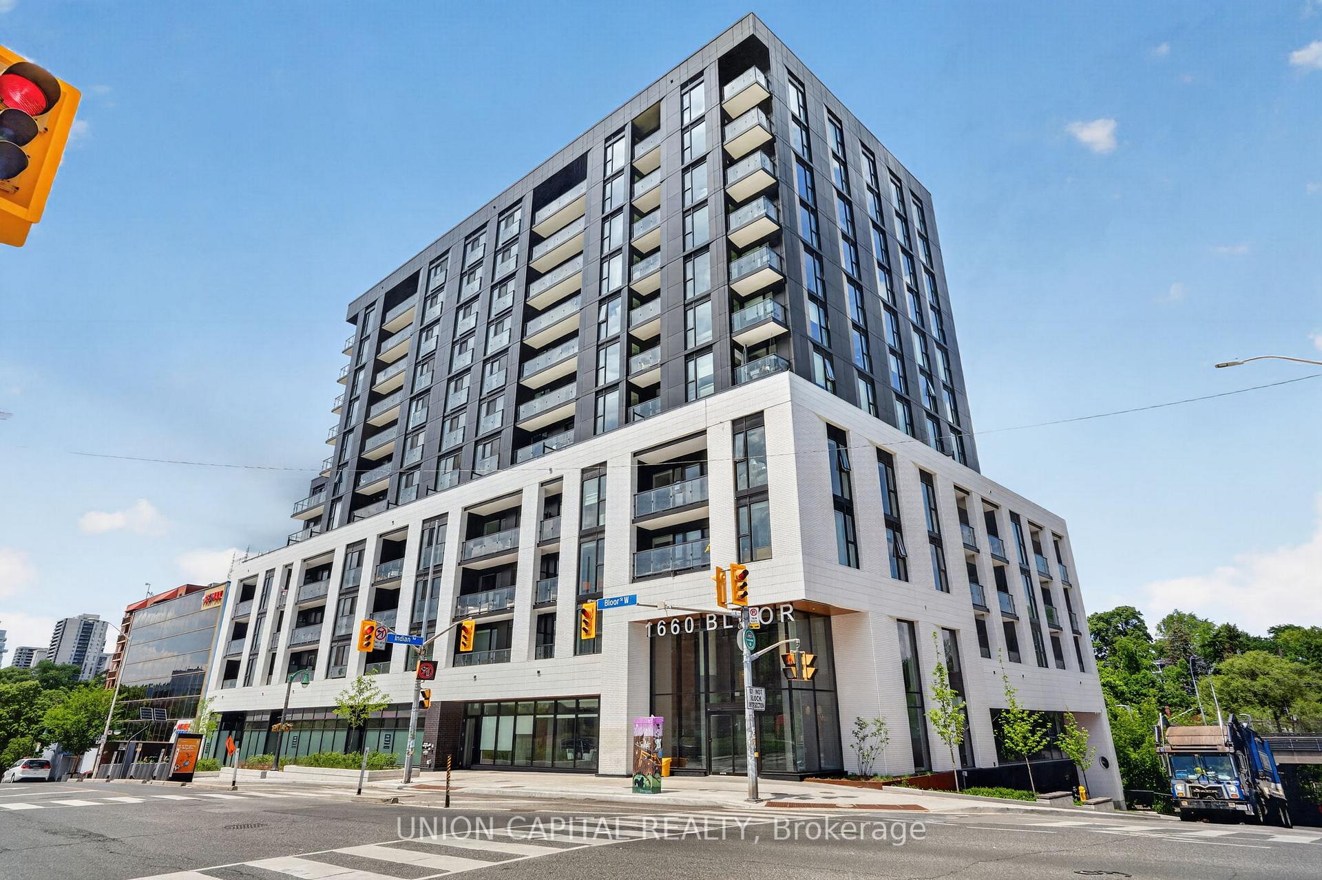 1660 Bloor Street W