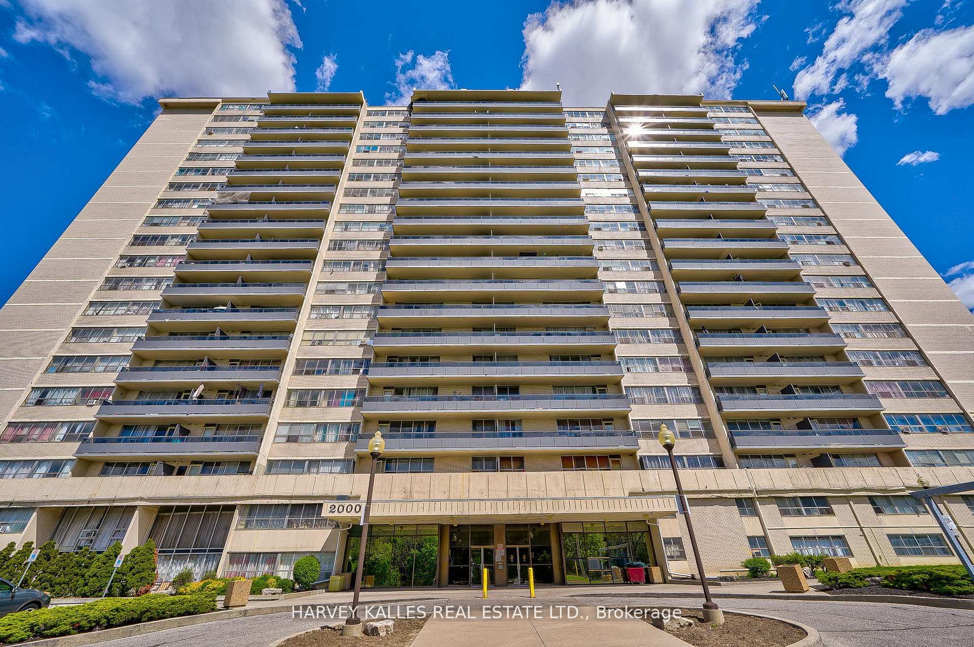 2000 Sheppard Avenue W