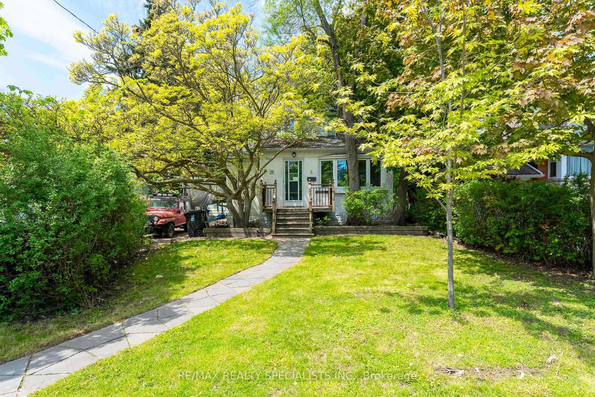 4 Elton Crescent