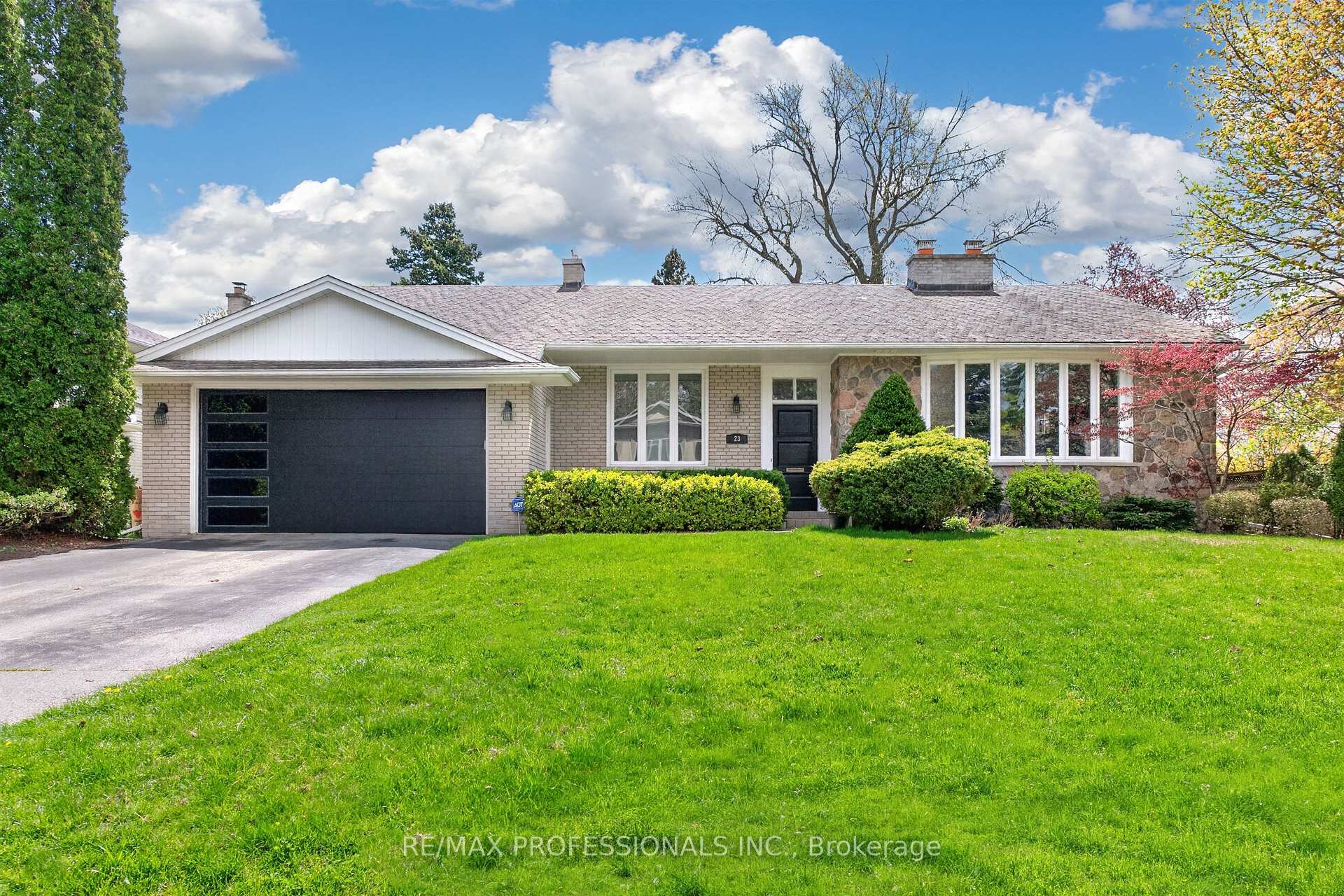 23 Ravensbourne Crescent