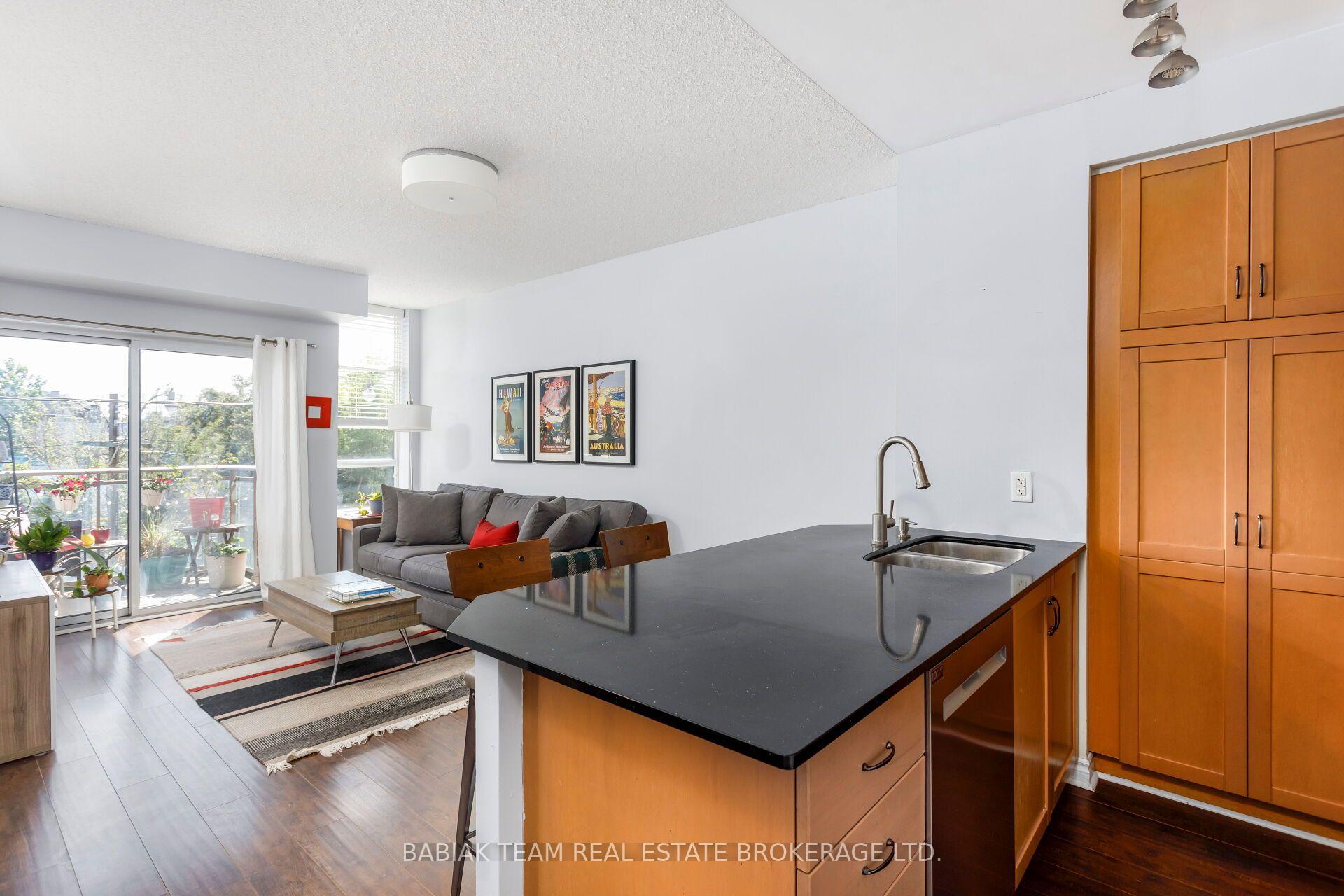 2495 Dundas Street West Street