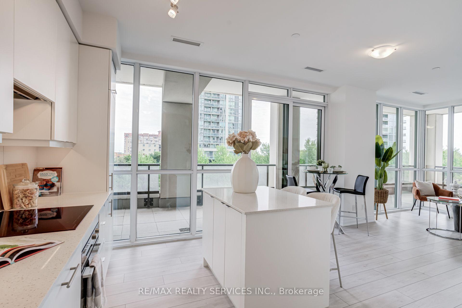 30 Elm Drive W