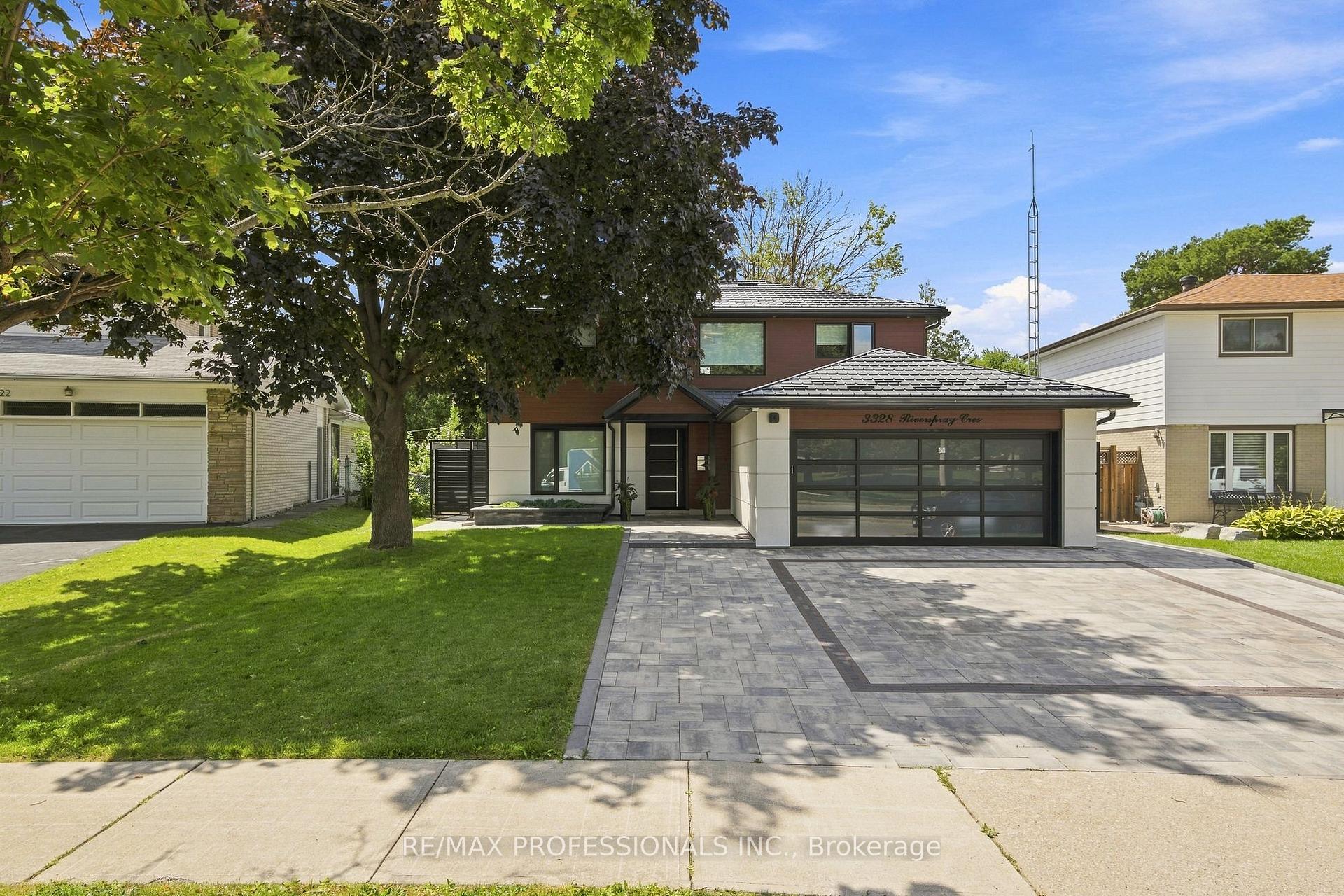 3328 Riverspray Crescent
