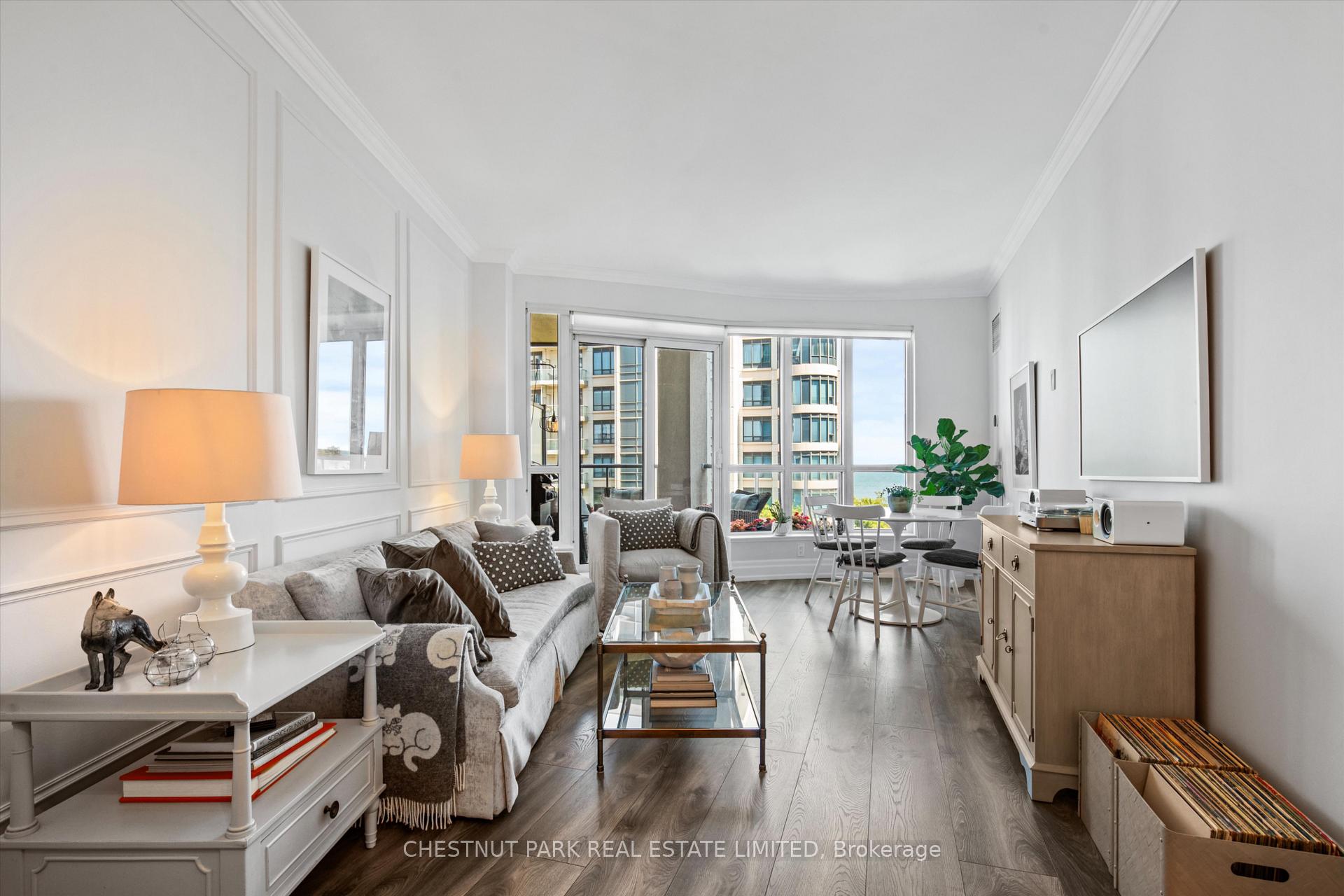 2087 Lake Shore Boulevard W