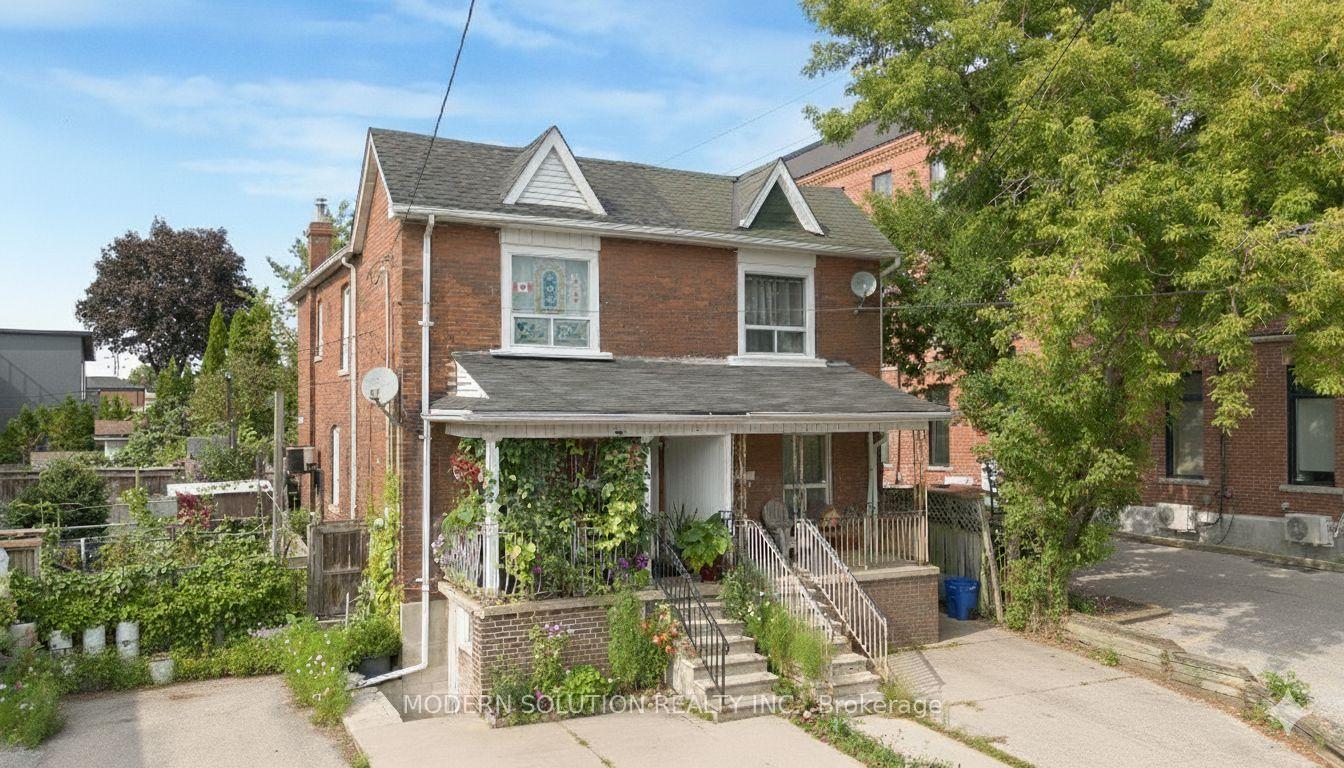 2 Rockwell Avenue