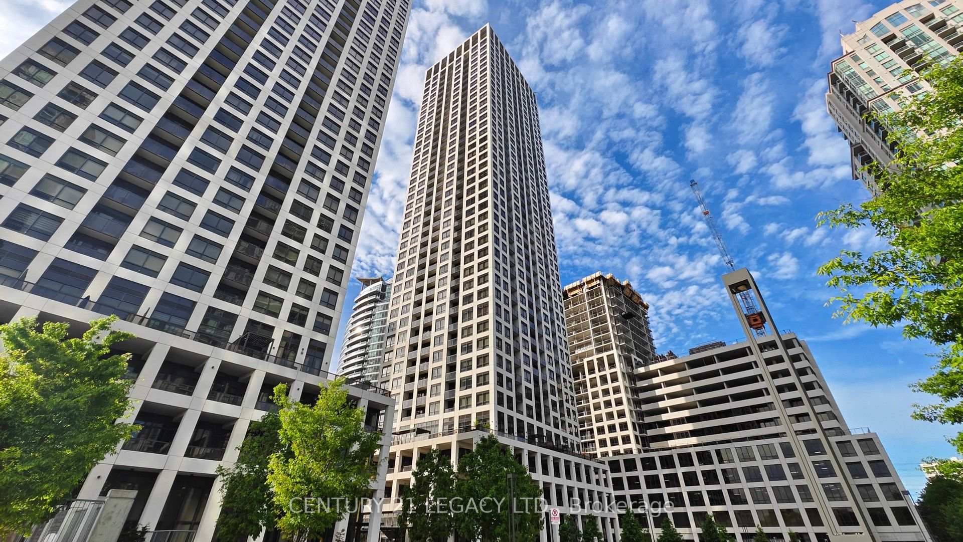 30 Elm Drive W