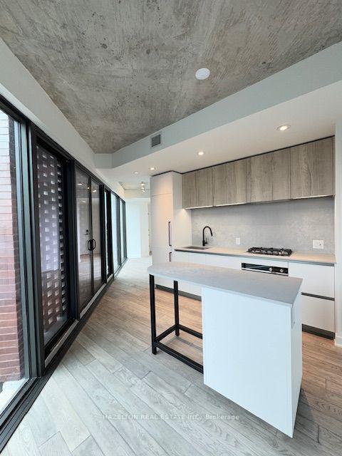 2625 Dundas Street W