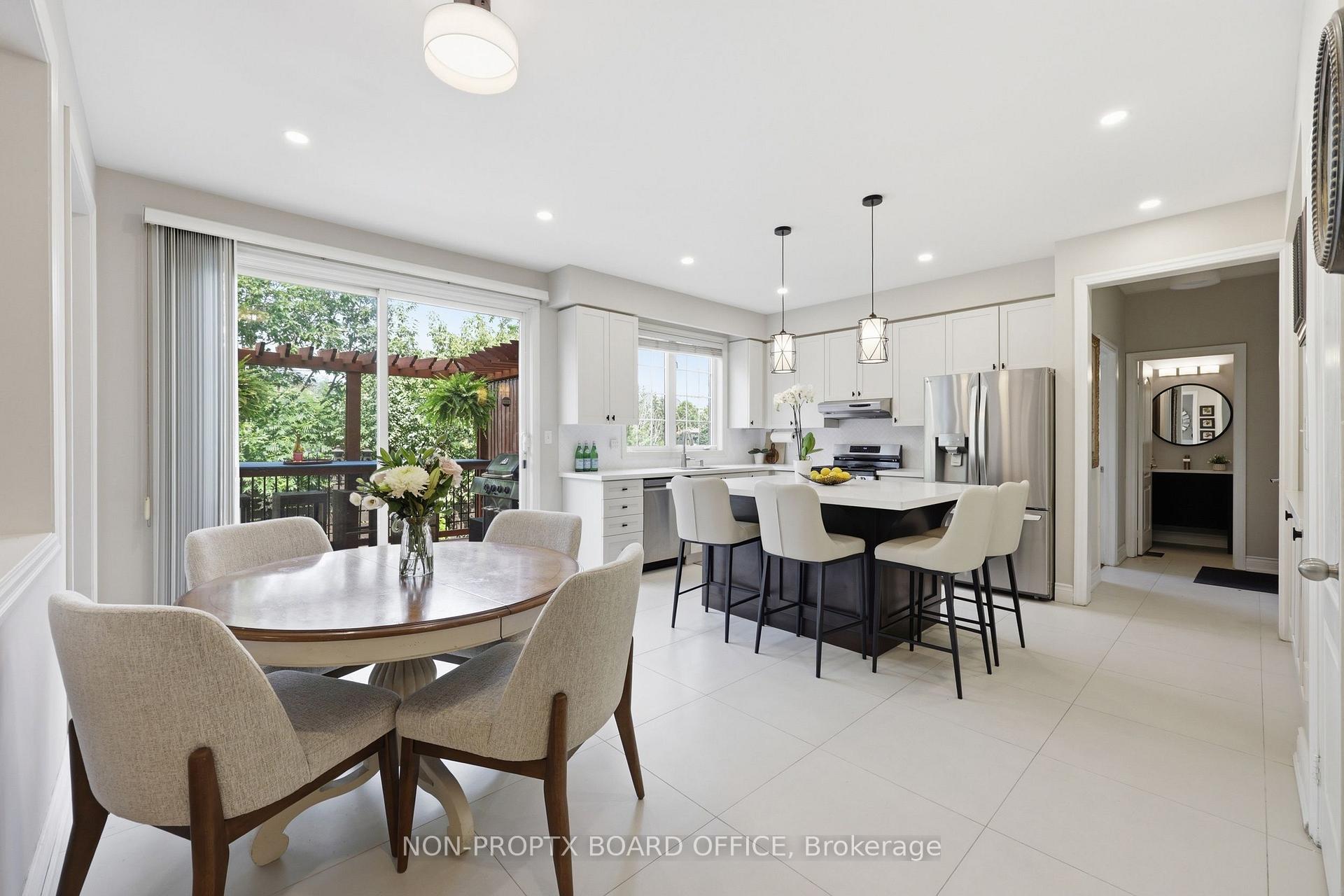 2295 Glazebrook Circle