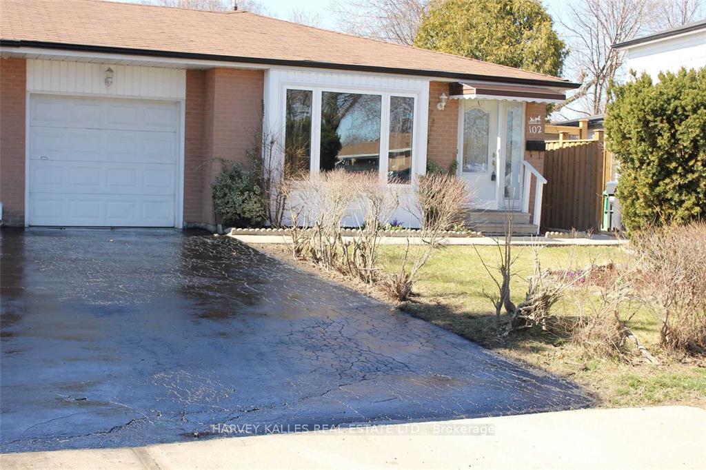 102 Goldcrest Road