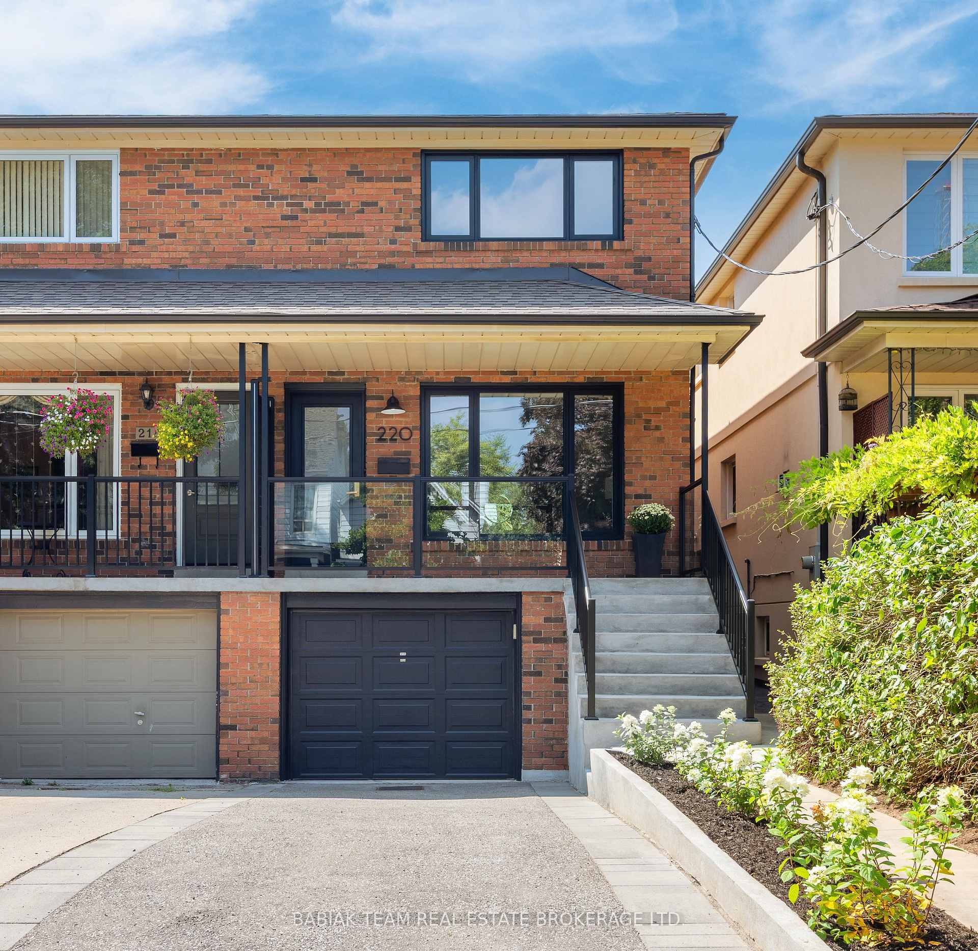 220 Medland Street W